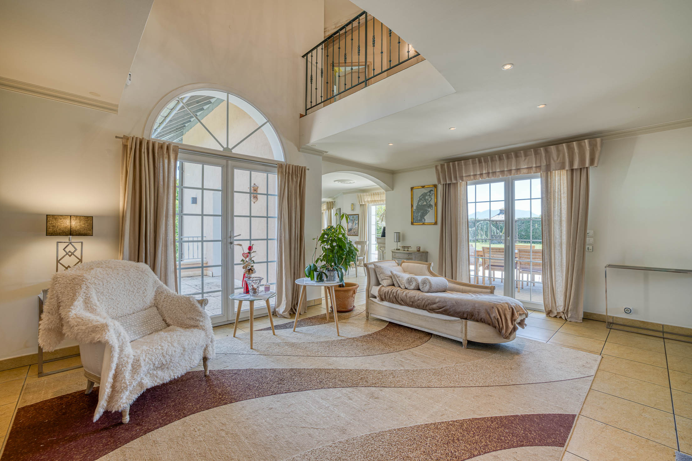  Nestled between lake and mountains, an outstanding family estate with swimming … - 物件實景