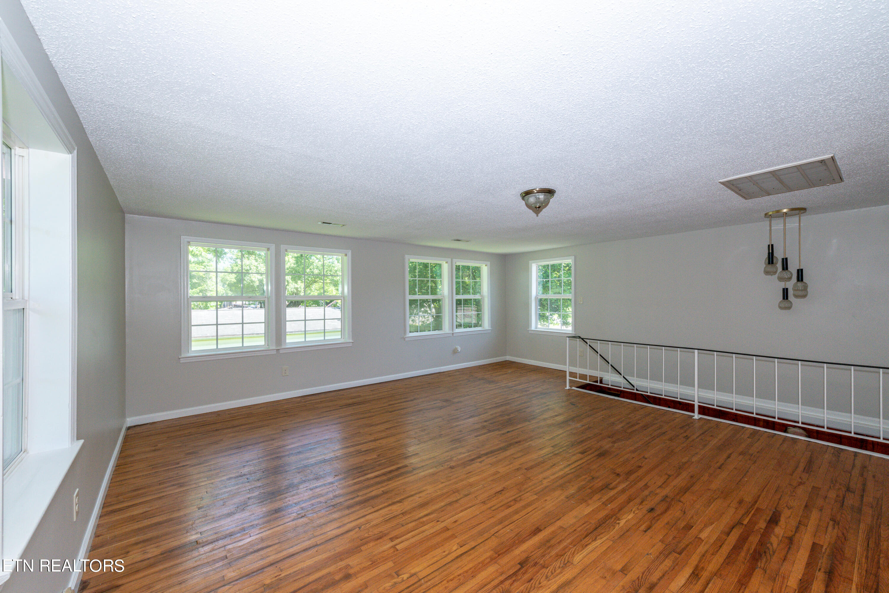 Townsend, Tennessee, 37882, United States, 3 Bedrooms Bedrooms, ,2 BathroomsBathrooms,Residential,For Sale,1984041