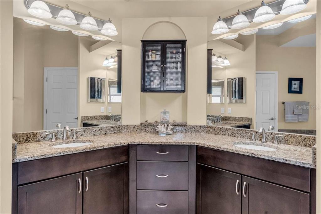 Bradenton, Florida, 34212, United States, 3 Bedrooms Bedrooms, ,3 BathroomsBathrooms,Residential,For Sale,1759767