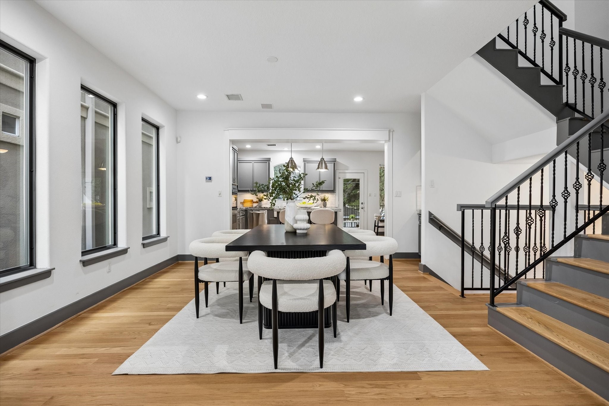  6406 Rodrigo Street B - 物件實景