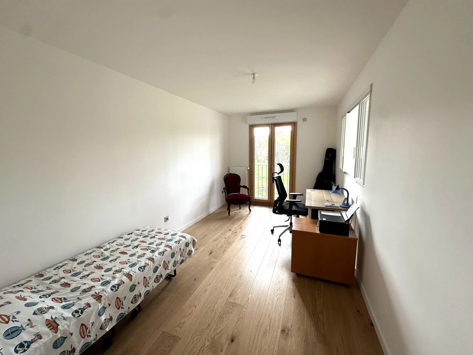 Le Vésinet, Île-de-France, 78110, FR, 2 Bedrooms Bedrooms, ,1 BathroomBathrooms,Residential,For Sale,1994507