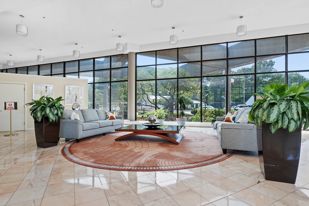 Newton, Massachusetts, 02467, United States, 2 Bedrooms Bedrooms, ,2 BathroomsBathrooms,Residential,For Sale,1987571