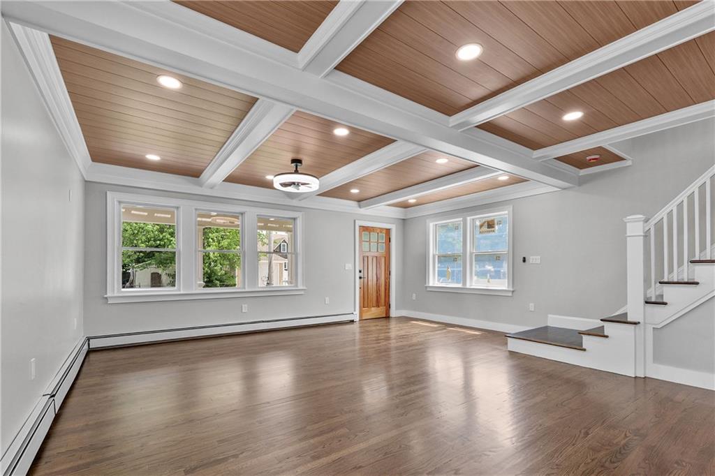 Warwick, Rhode Island, 02889, United States, 3 Bedrooms Bedrooms, ,2 BathroomsBathrooms,Residential,For Sale,1937520