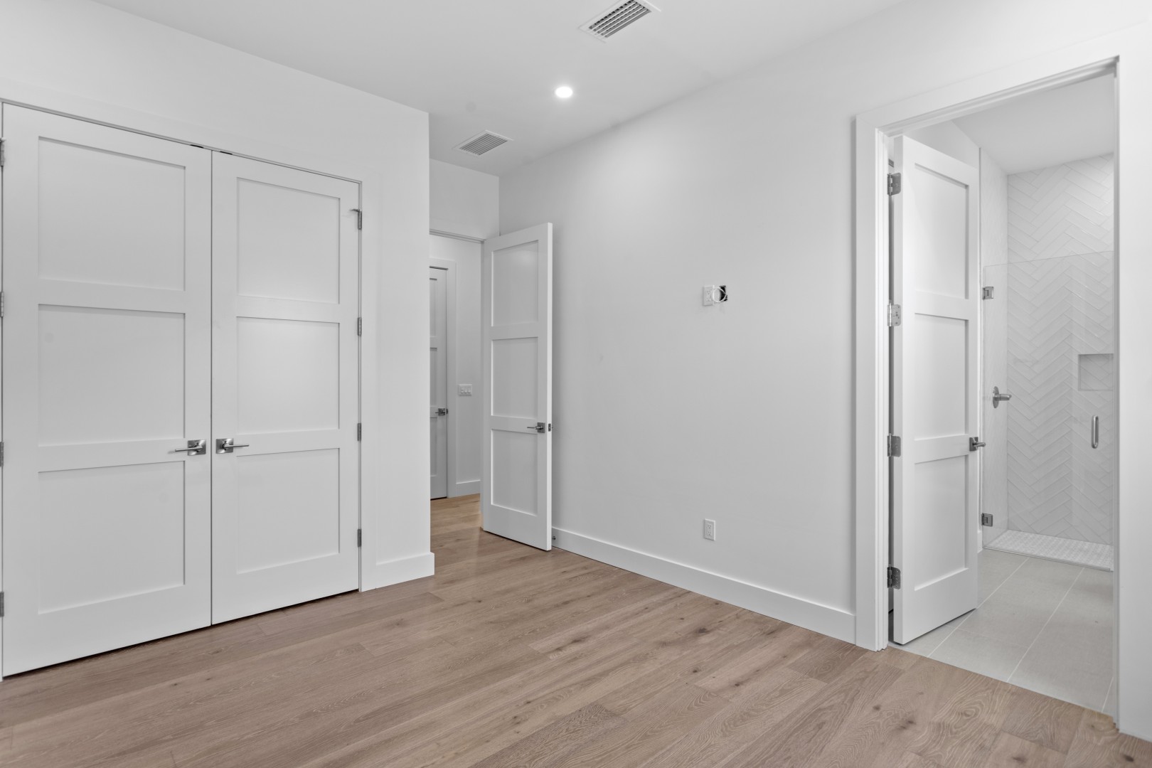 Tampa, Florida, 33611, United States, 6 Bedrooms Bedrooms, ,6 BathroomsBathrooms,Residential,For Sale,1981634