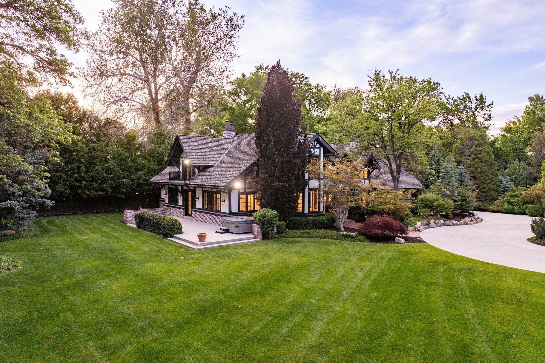 Stunning Tudor Estate in Premier Walker Lane Neighborhood - 物件實景