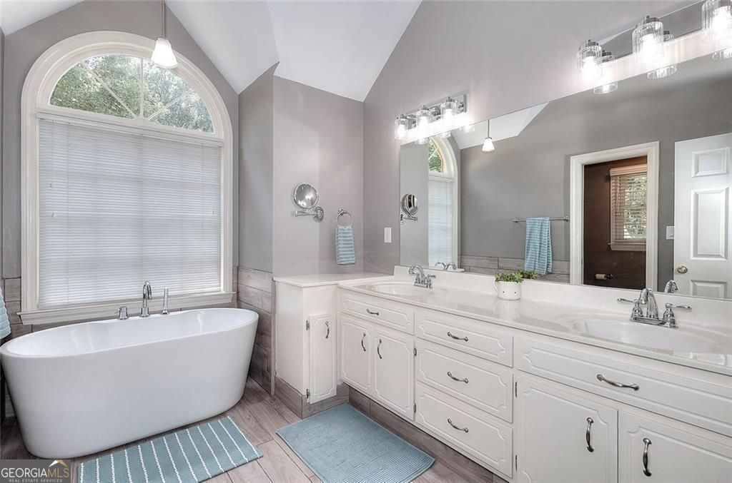 Lawrenceville, Georgia, 30044, United States, 5 Bedrooms Bedrooms, ,4 BathroomsBathrooms,Residential,For Sale,1922560