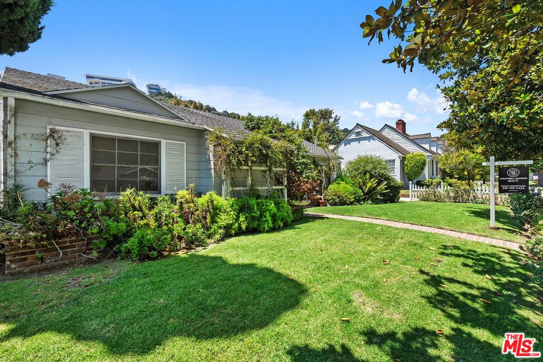 Los Angeles, California, 90049, United States, 3 Bedrooms Bedrooms, ,3 BathroomsBathrooms,Residential,For Sale,1902649