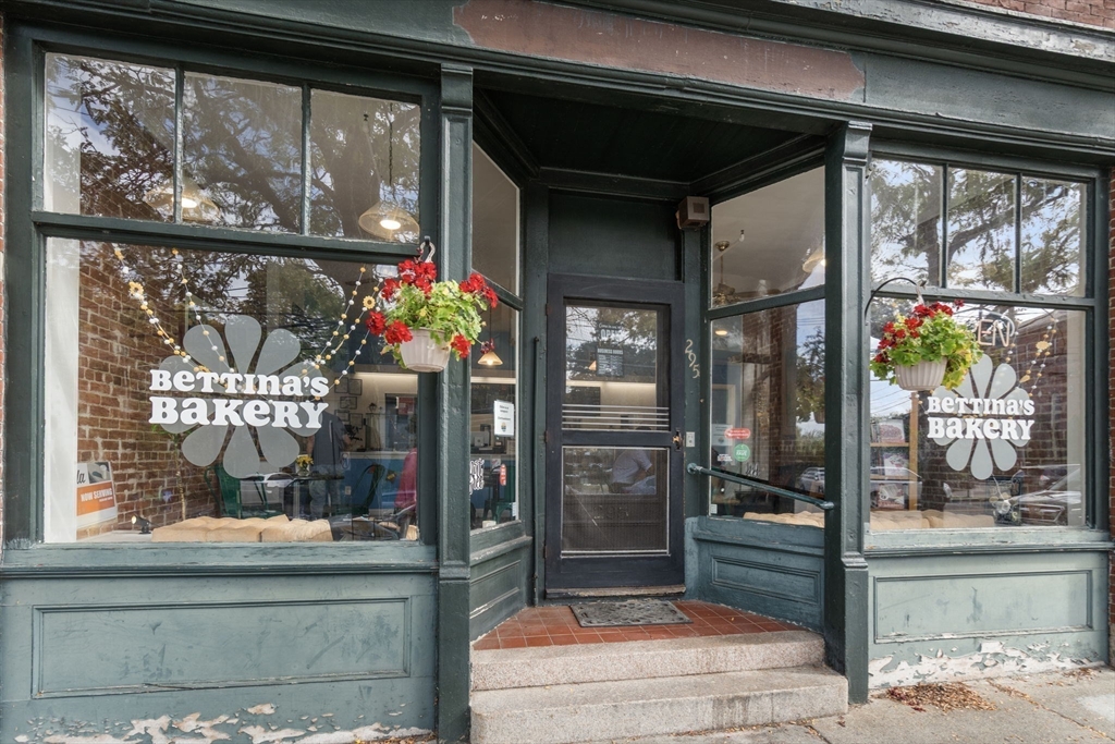 Newton, Massachusetts, 02464, United States, 2 Bedrooms Bedrooms, ,1 BathroomBathrooms,Residential,For Sale,1956329