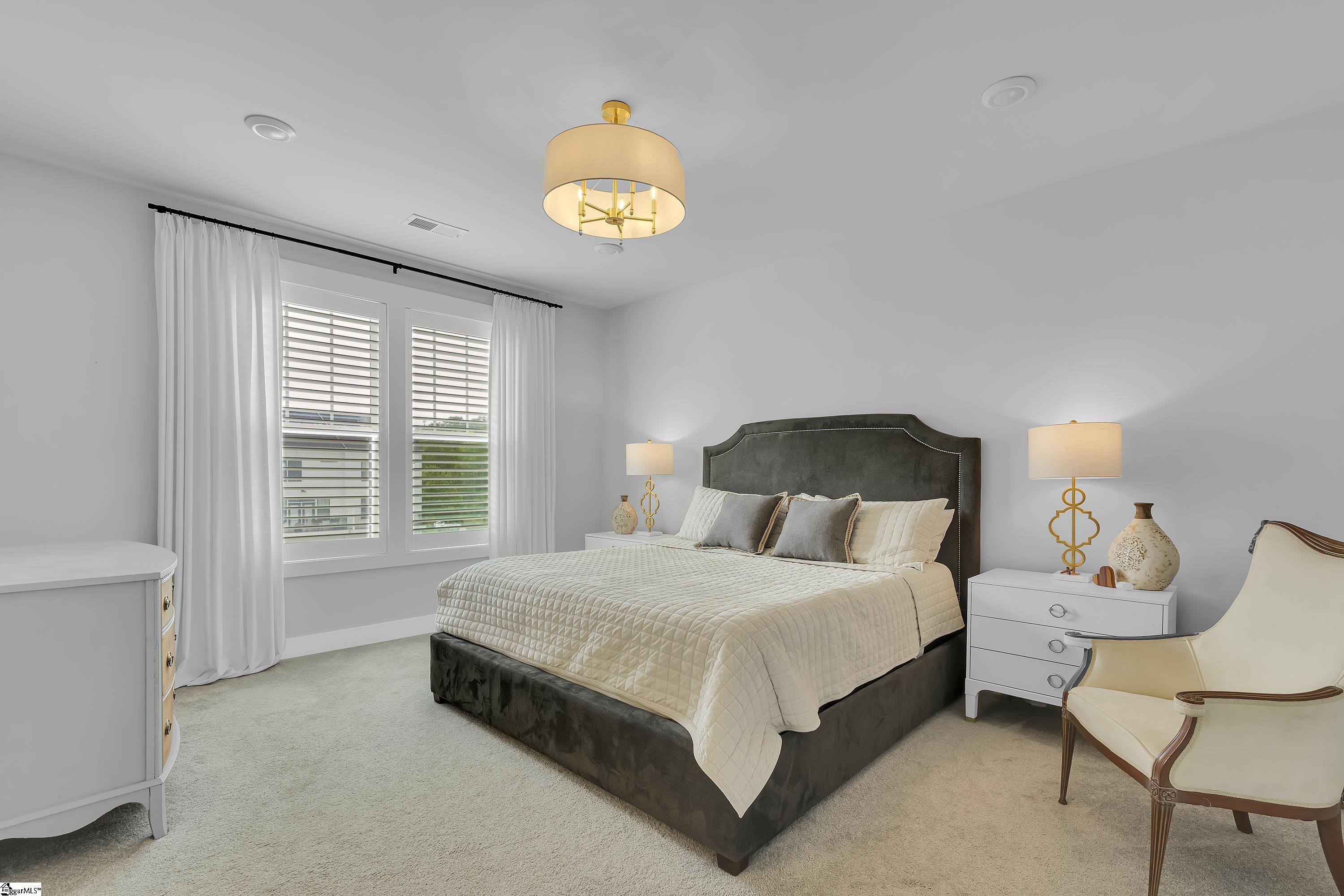 Greenville, South Carolina, 29605, United States, 3 Bedrooms Bedrooms, ,4 BathroomsBathrooms,Residential,For Sale,1999610