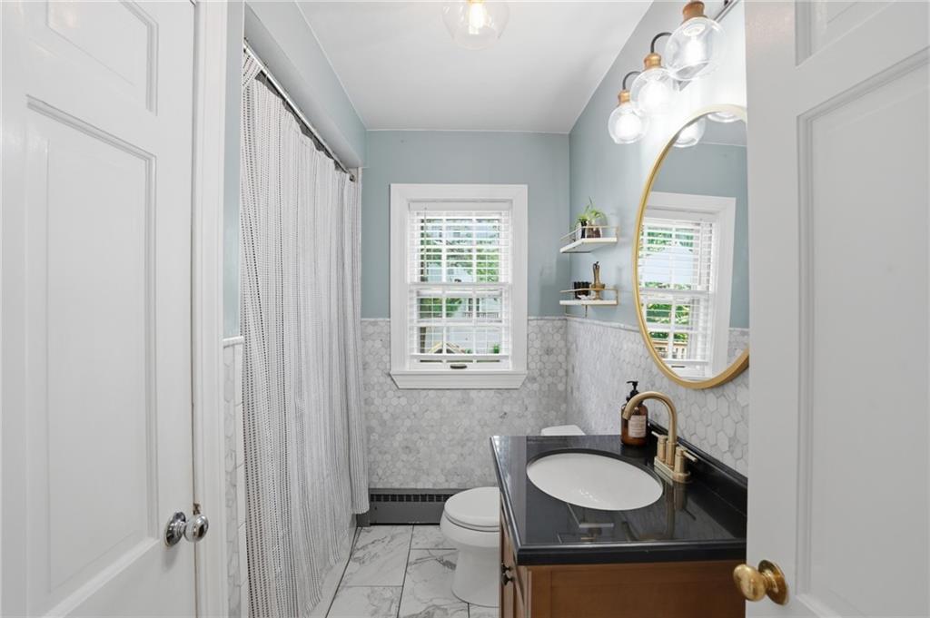 Warren, Rhode Island, 02885, United States, 2 Bedrooms Bedrooms, ,3 BathroomsBathrooms,Residential,For Sale,2048130