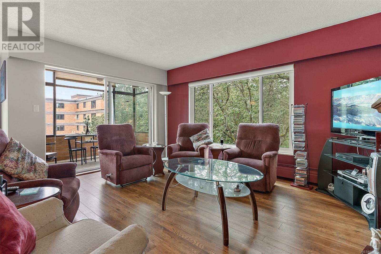VICTORIA, British Columbia, V8T 3S7, CA, 2 Bedrooms Bedrooms, ,2 BathroomsBathrooms,Residential,For Sale,1875643