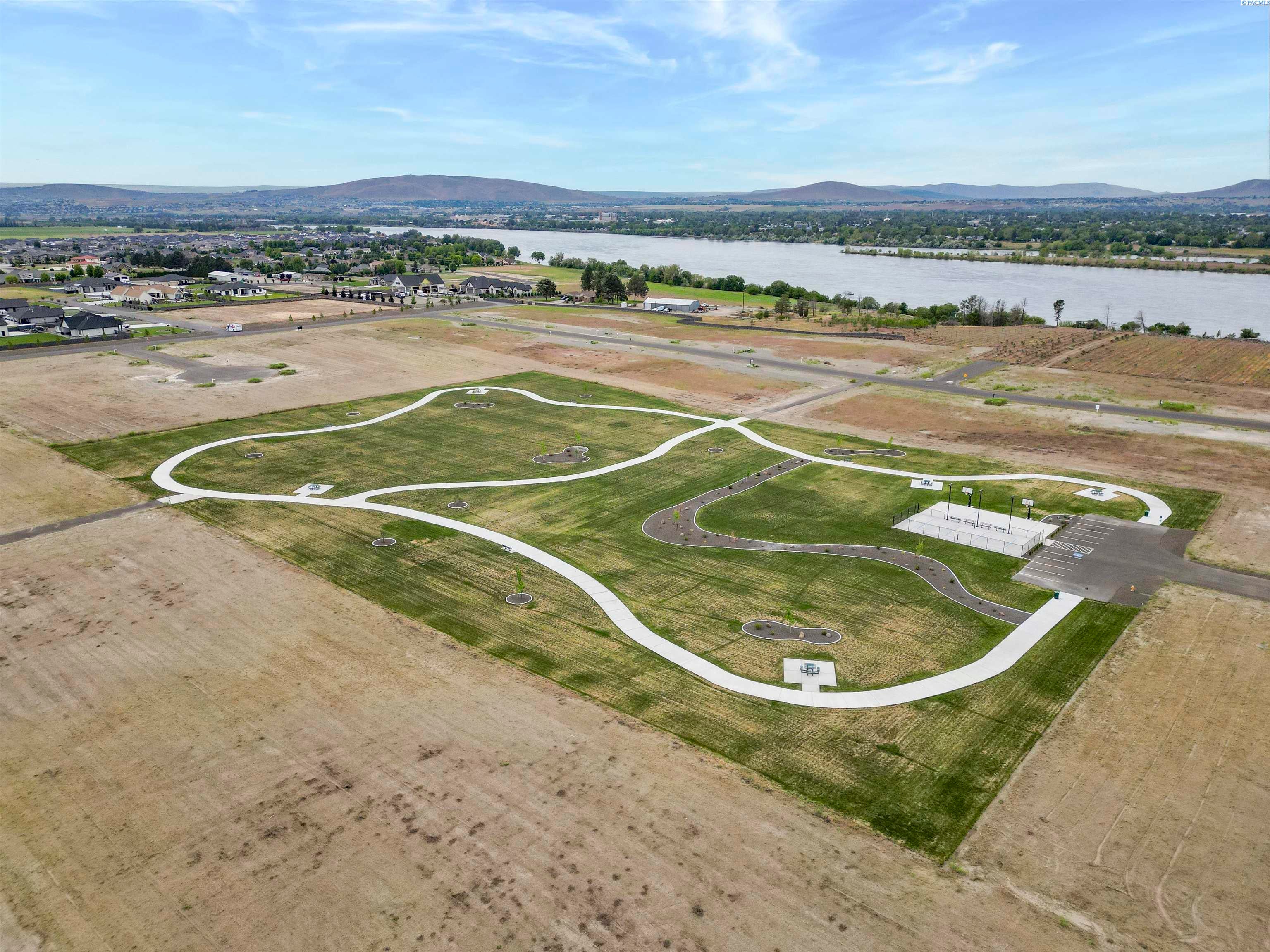 Pasco, Washington, 99301, United States, 4 Bedrooms Bedrooms, ,2 BathroomsBathrooms,Residential,For Sale,1981786