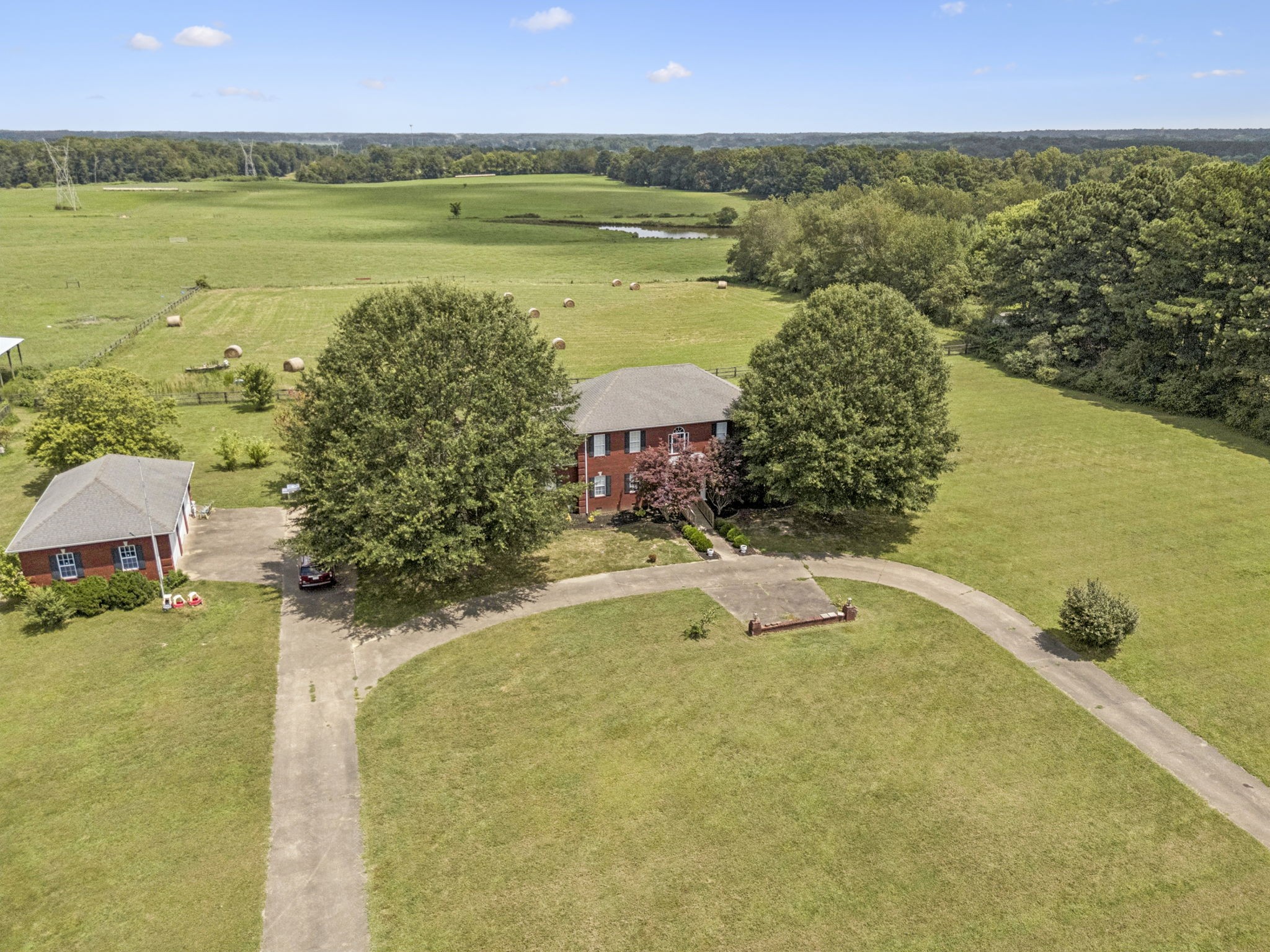 Lawrenceburg, Tennessee, 38464, United States, 5 Bedrooms Bedrooms, ,4 BathroomsBathrooms,Residential,For Sale,1918040