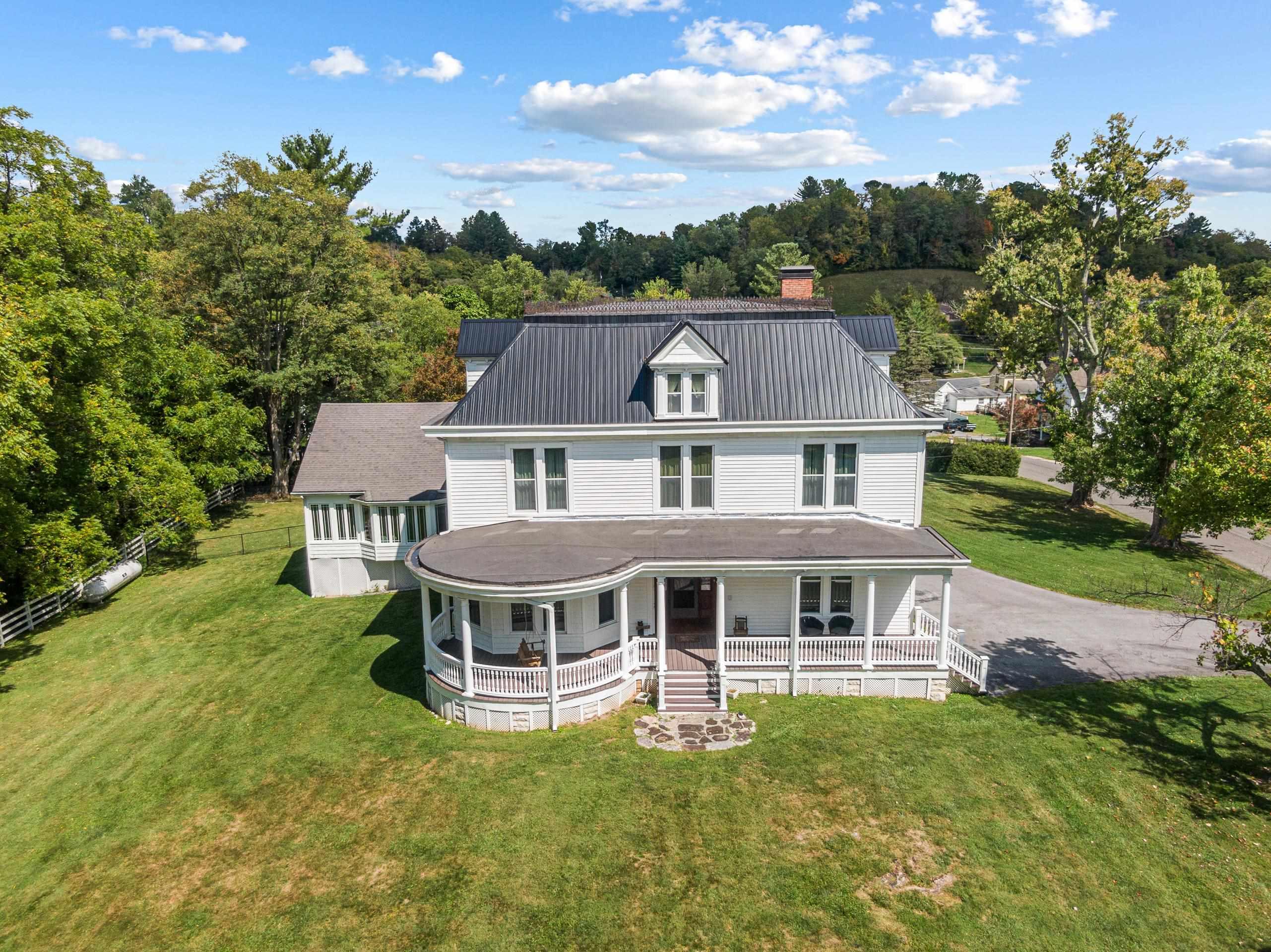 Tazewell, Virginia, 24651, United States, 6 Bedrooms Bedrooms, ,4 BathroomsBathrooms,Residential,For Sale,1905937