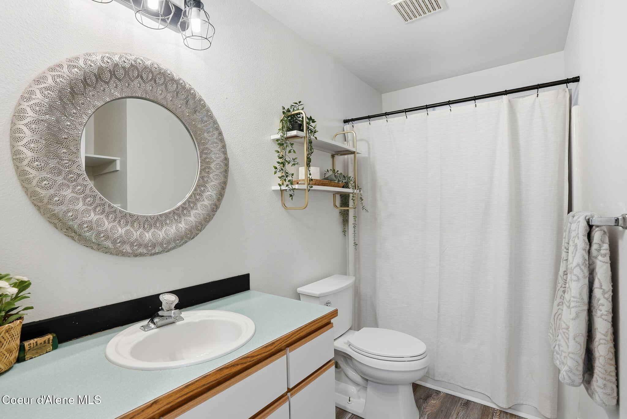 Coeur d'Alene, Idaho, 83814, United States, ,Residential,For Sale,2033062