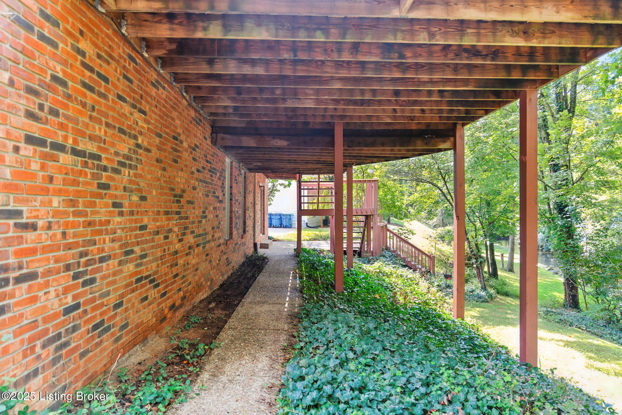 Prospect, Kentucky, 40059, United States, 4 Bedrooms Bedrooms, ,4 BathroomsBathrooms,Residential,For Sale,1941807