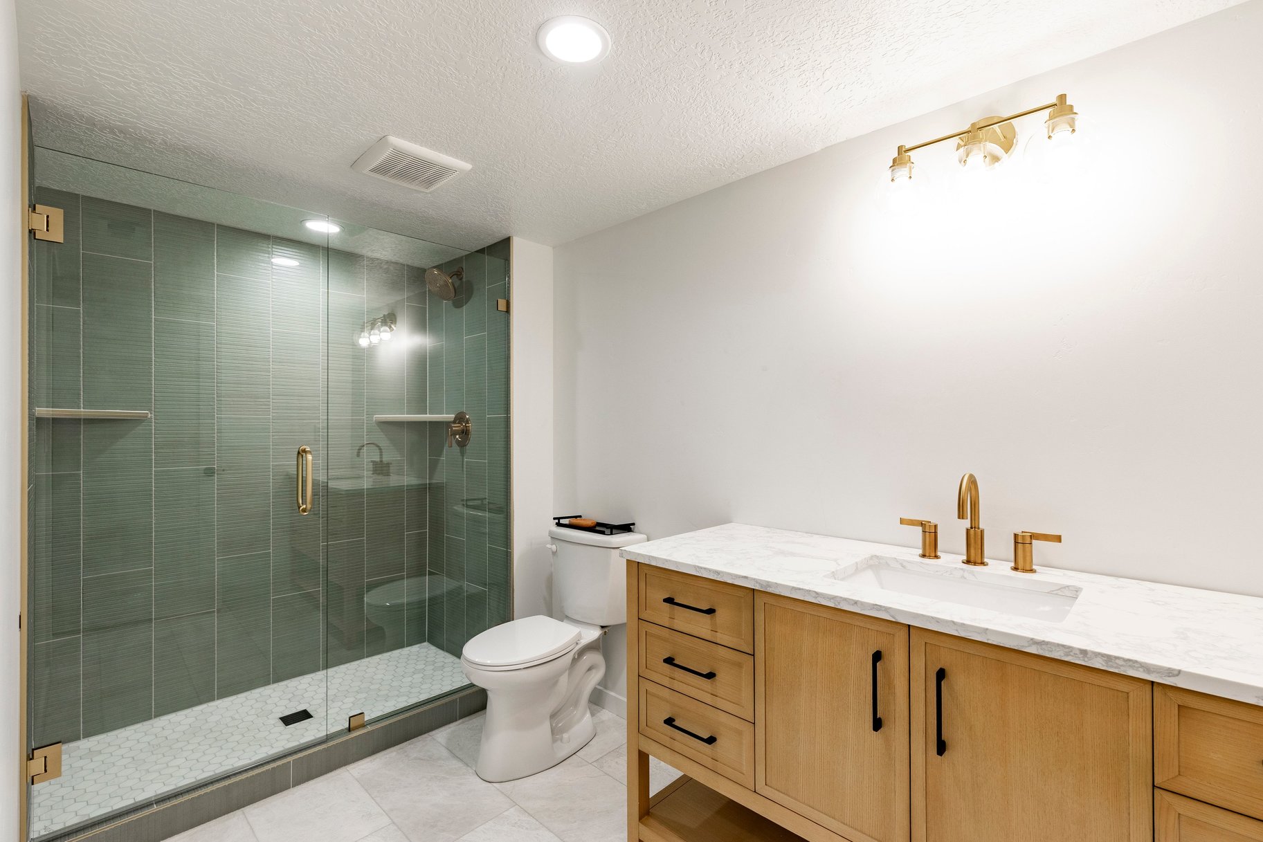  Beautifully Upgraded Townhome - 物件實景