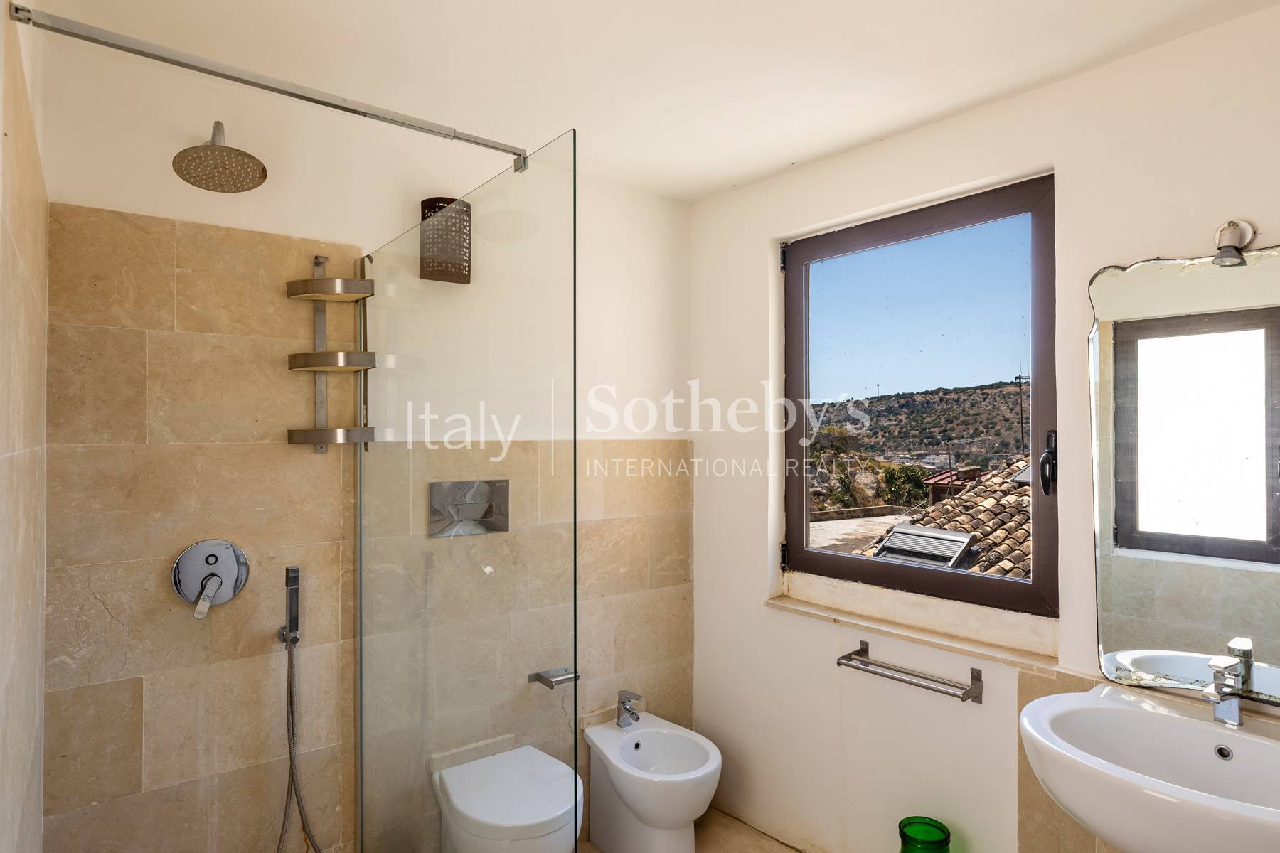 Detached property with a terrace, just a stone’s throw from the historic - 物件實景