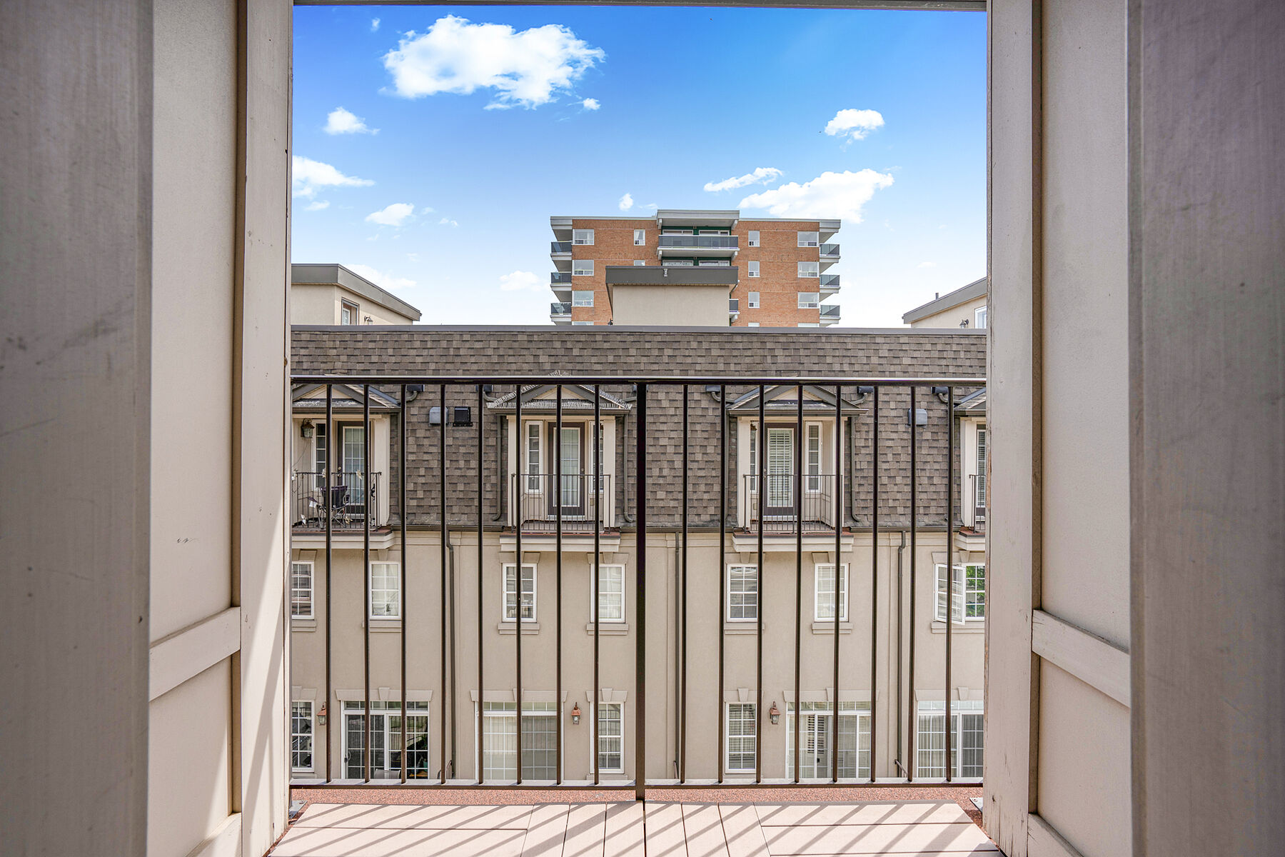  Rare Forest Hill Townhome - 物件實景