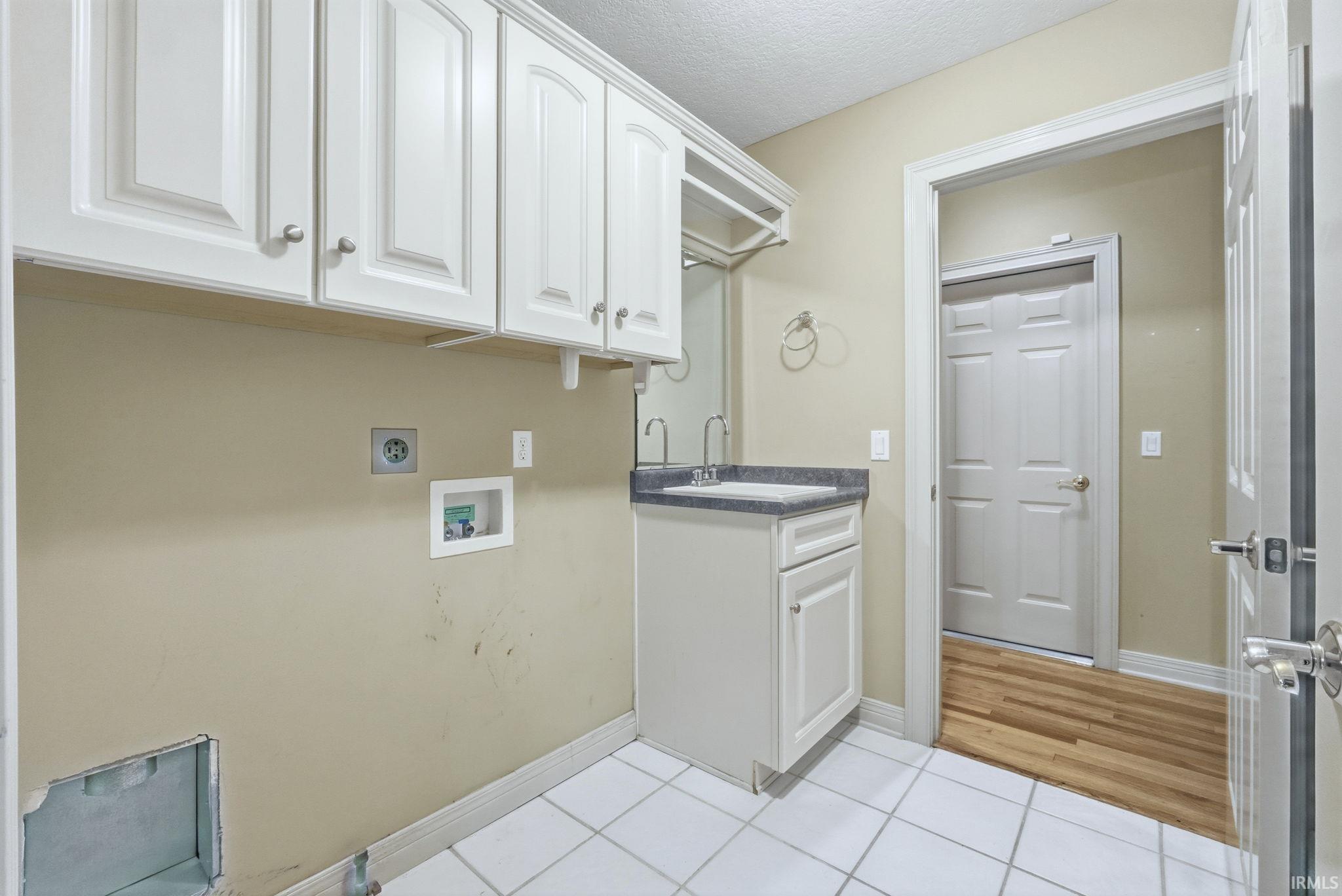 Fort Wayne, Indiana, 46814, United States, 4 Bedrooms Bedrooms, ,4 BathroomsBathrooms,Residential,For Sale,2008557