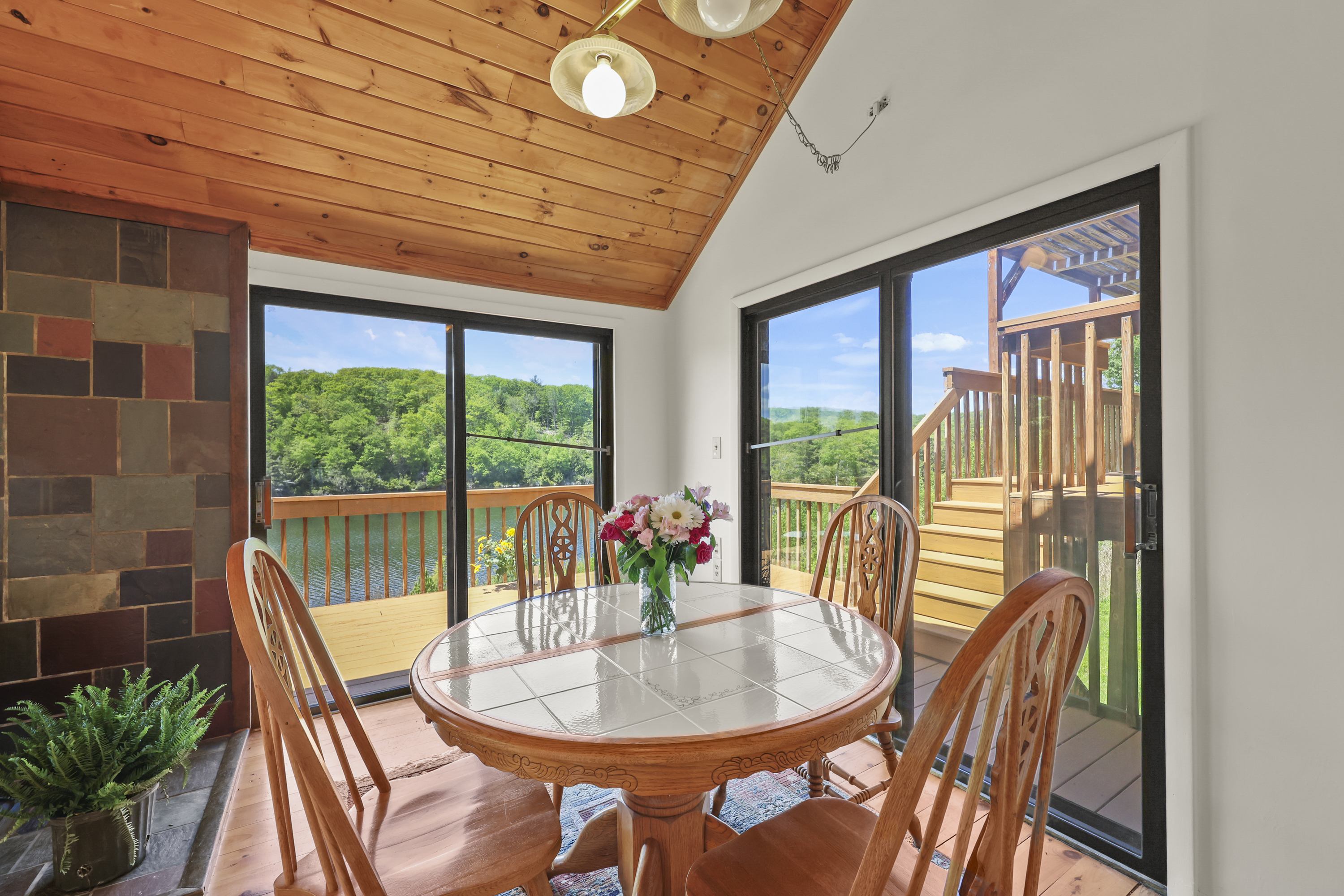  Exceptional Waterfront Retreat on Tranquil Hayes Pond - 物件實景
