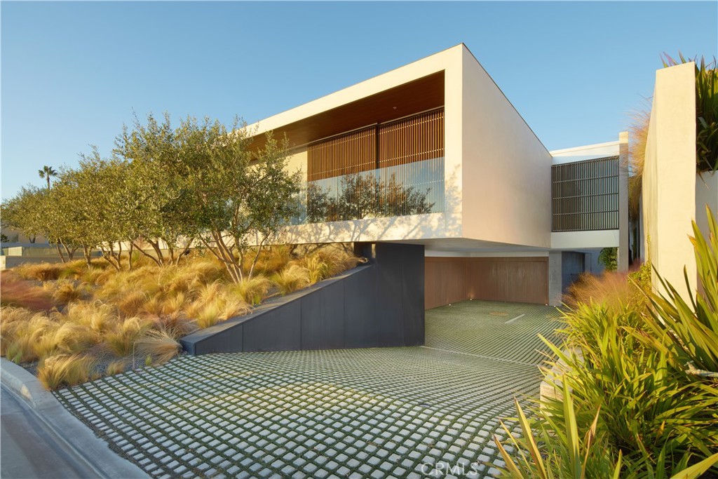 Laguna Beach, California, 92651, United States, 4 Bedrooms Bedrooms, ,6 BathroomsBathrooms,Residential,For Sale,1988252