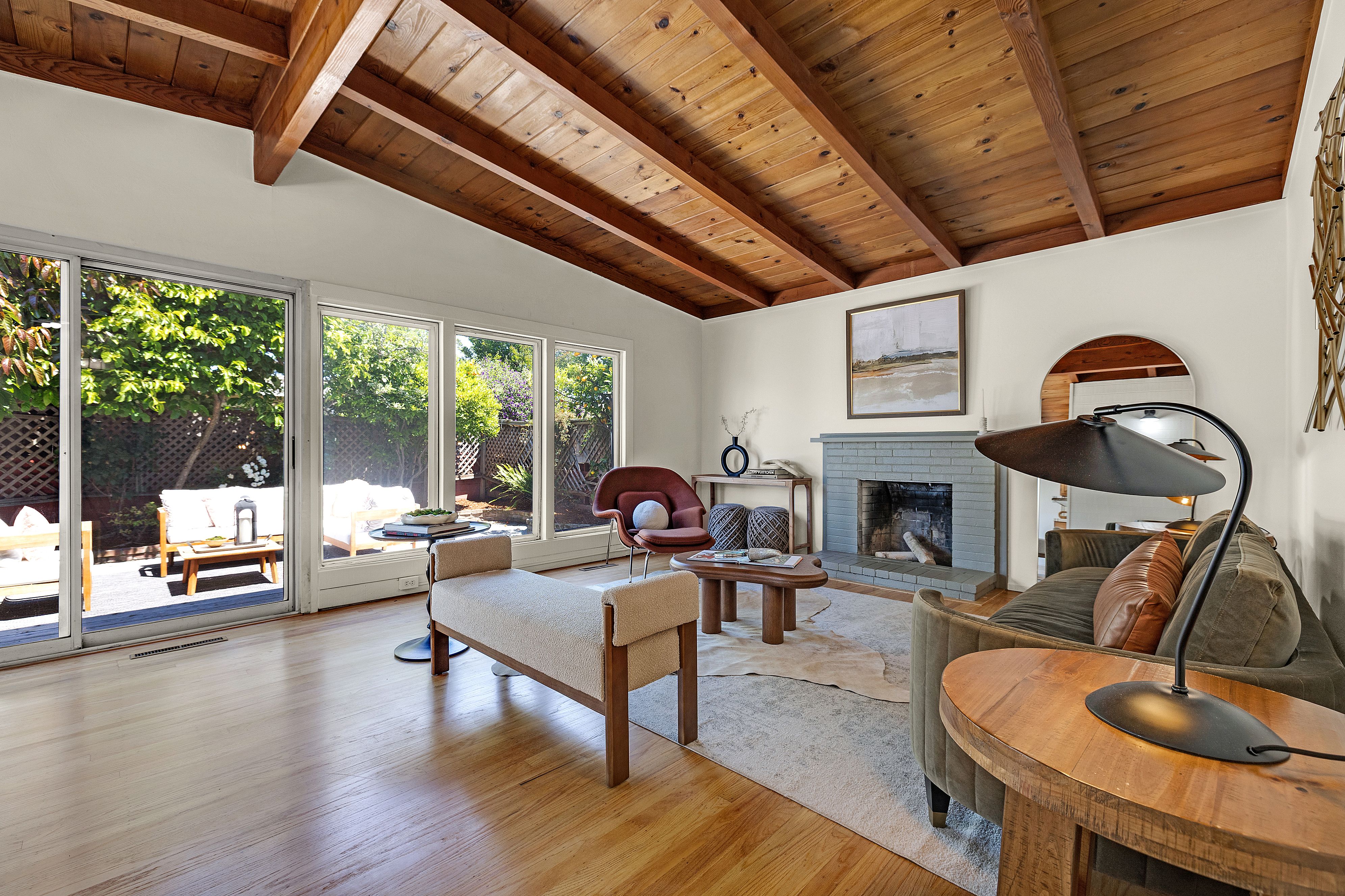  Classic Charm and Modern Comfort in This Rare San Lorenzo Home - 物件實景