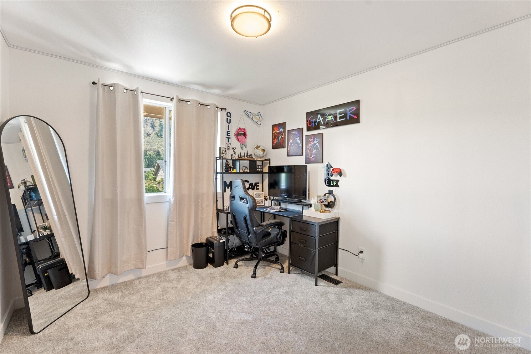 Wenatchee, Washington, 98801, United States, 3 Bedrooms Bedrooms, ,2 BathroomsBathrooms,Residential,For Sale,1939564