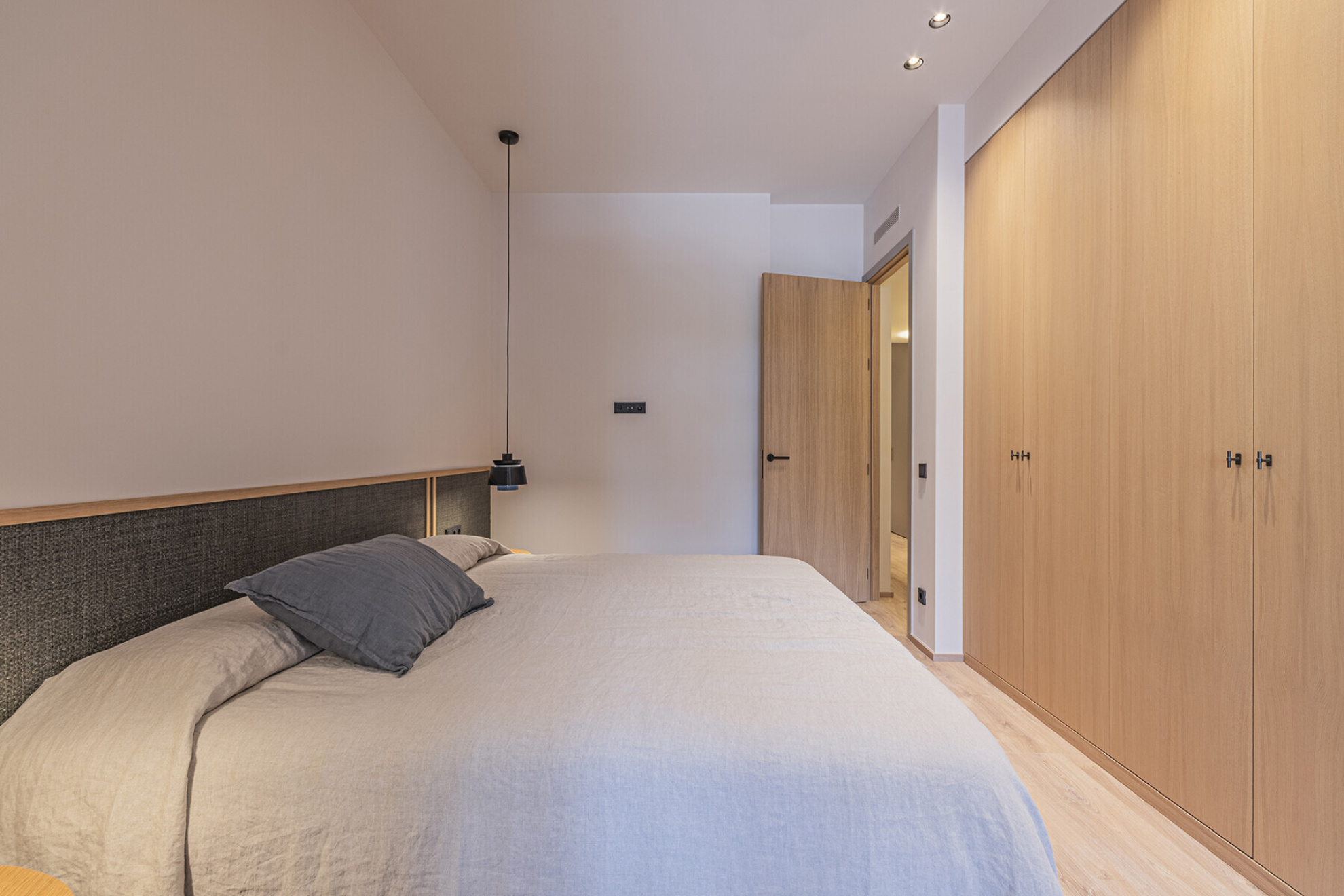  Modernist flat in Eixample with premium finishes in the Quadrat d