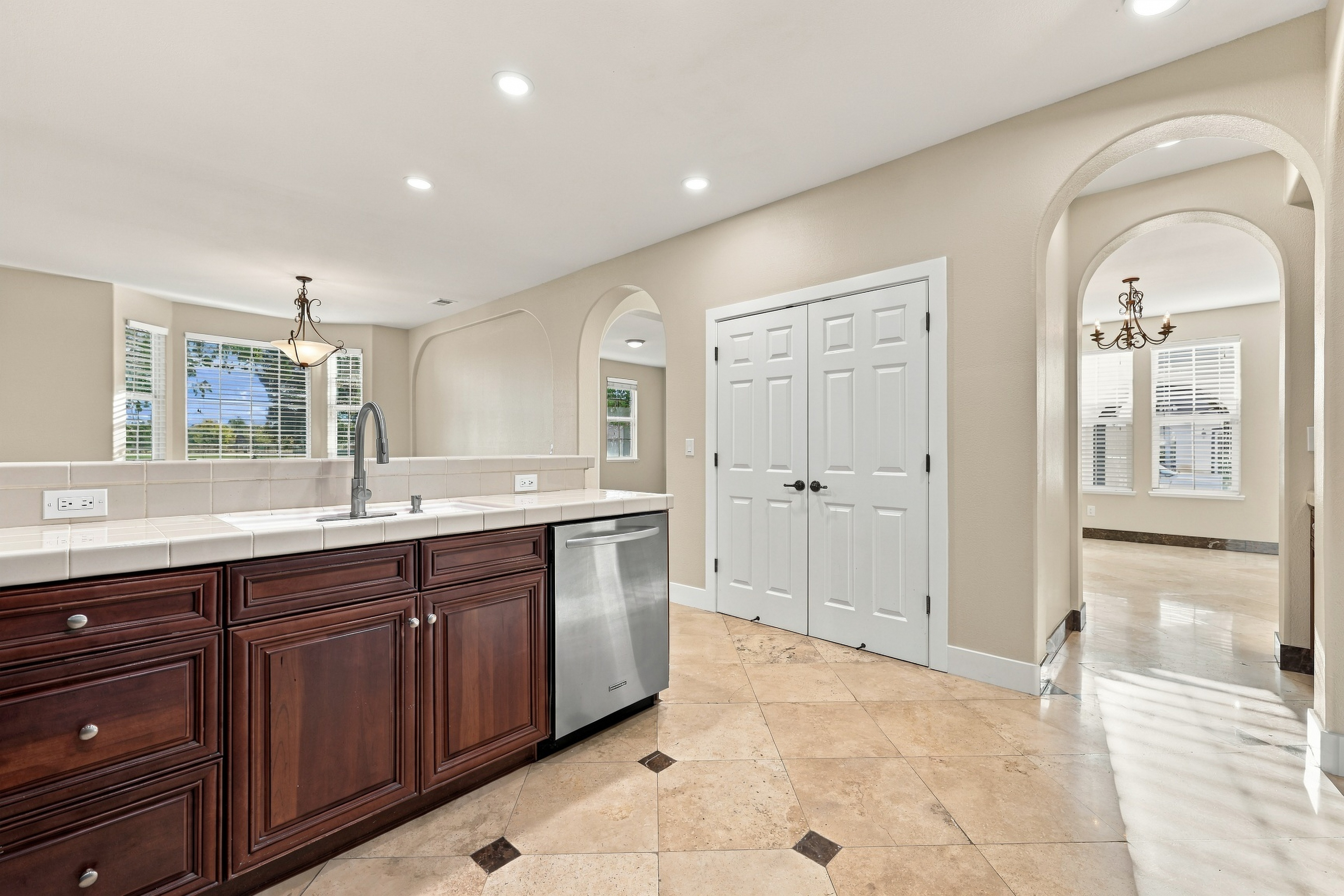  5602 Pop Becker Street, Sacramento, CA 95835 - 物件實景