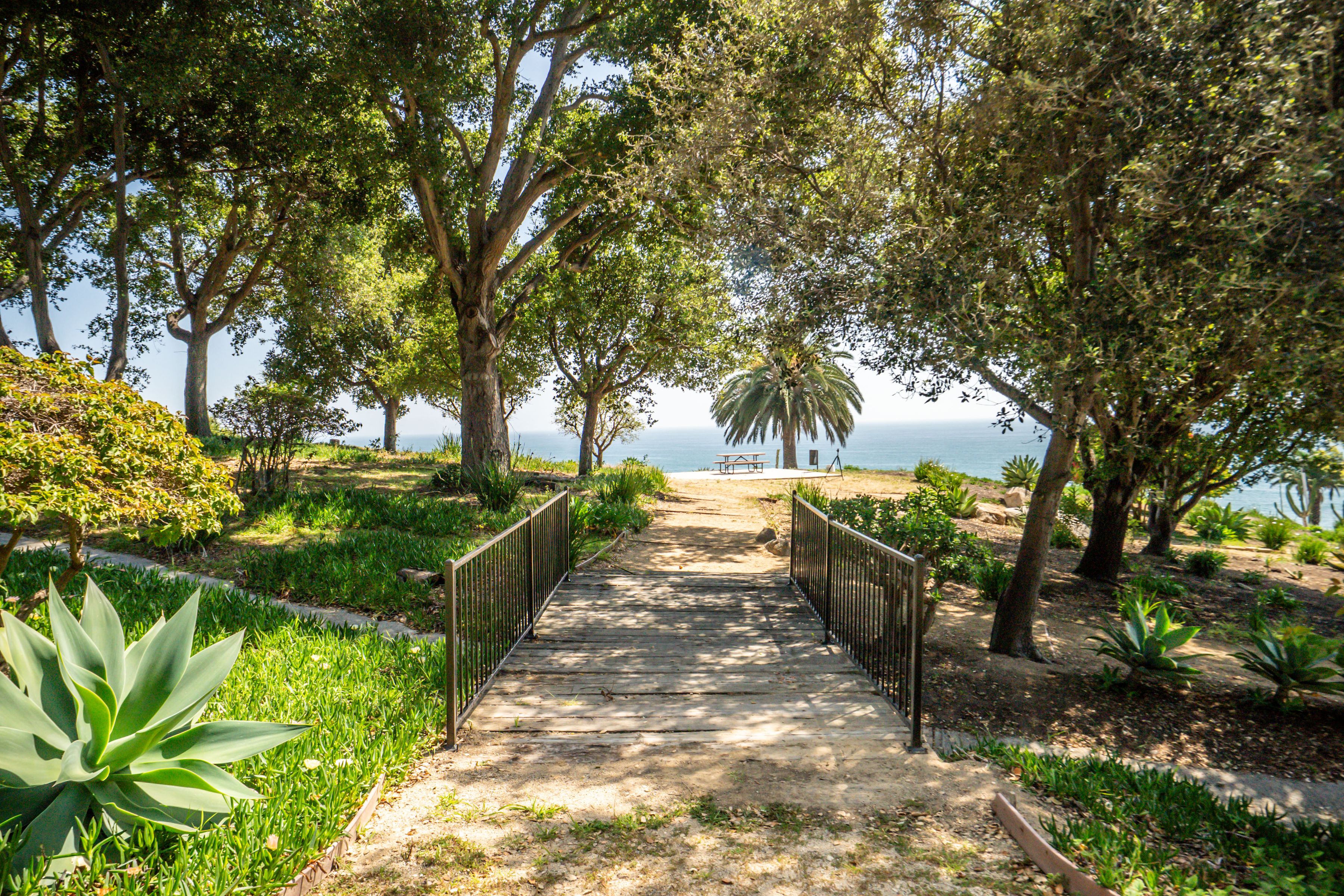  17352 W Sunset Blvd - 物件實景