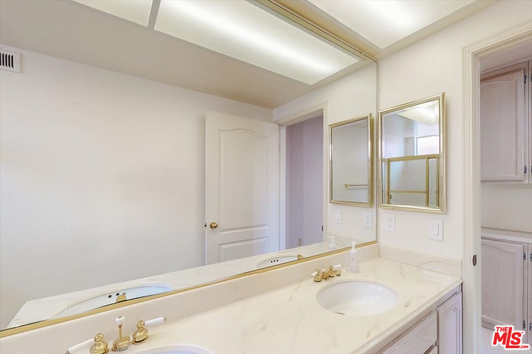 Porter Ranch, California, 91326, United States, 4 Bedrooms Bedrooms, ,3 BathroomsBathrooms,Residential,For Sale,1906036