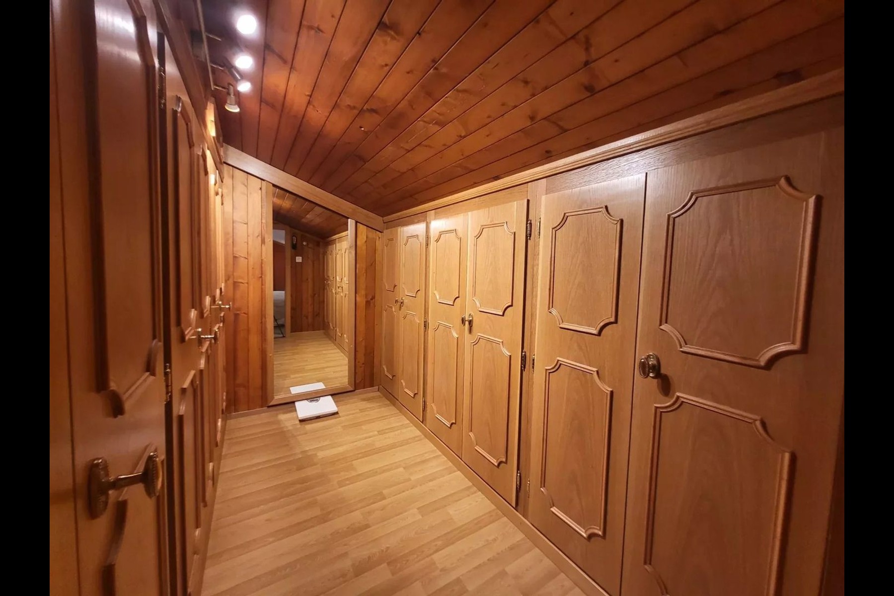  Spacious, perfectly maintained 6.5-room chalet with garden - 物件實景