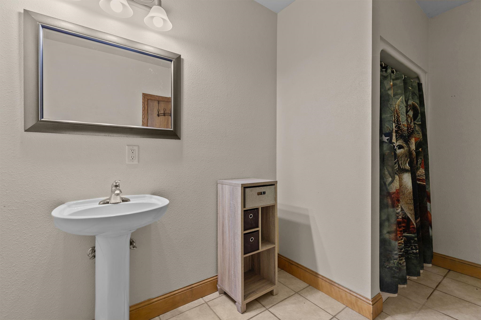 Berlin, Wisconsin, 54923, United States, 5 Bedrooms Bedrooms, ,4 BathroomsBathrooms,Residential,For Sale,1974961