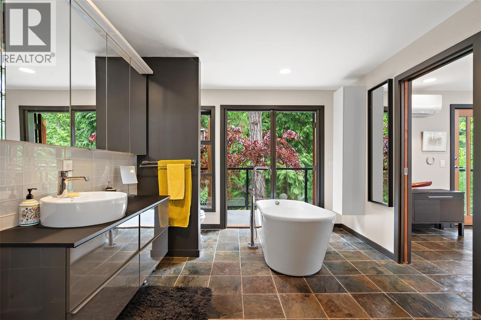 NORTH SAANICH, British Columbia, V8L 5K1, CA, 3 Bedrooms Bedrooms, ,3 BathroomsBathrooms,Residential,For Sale,1951213