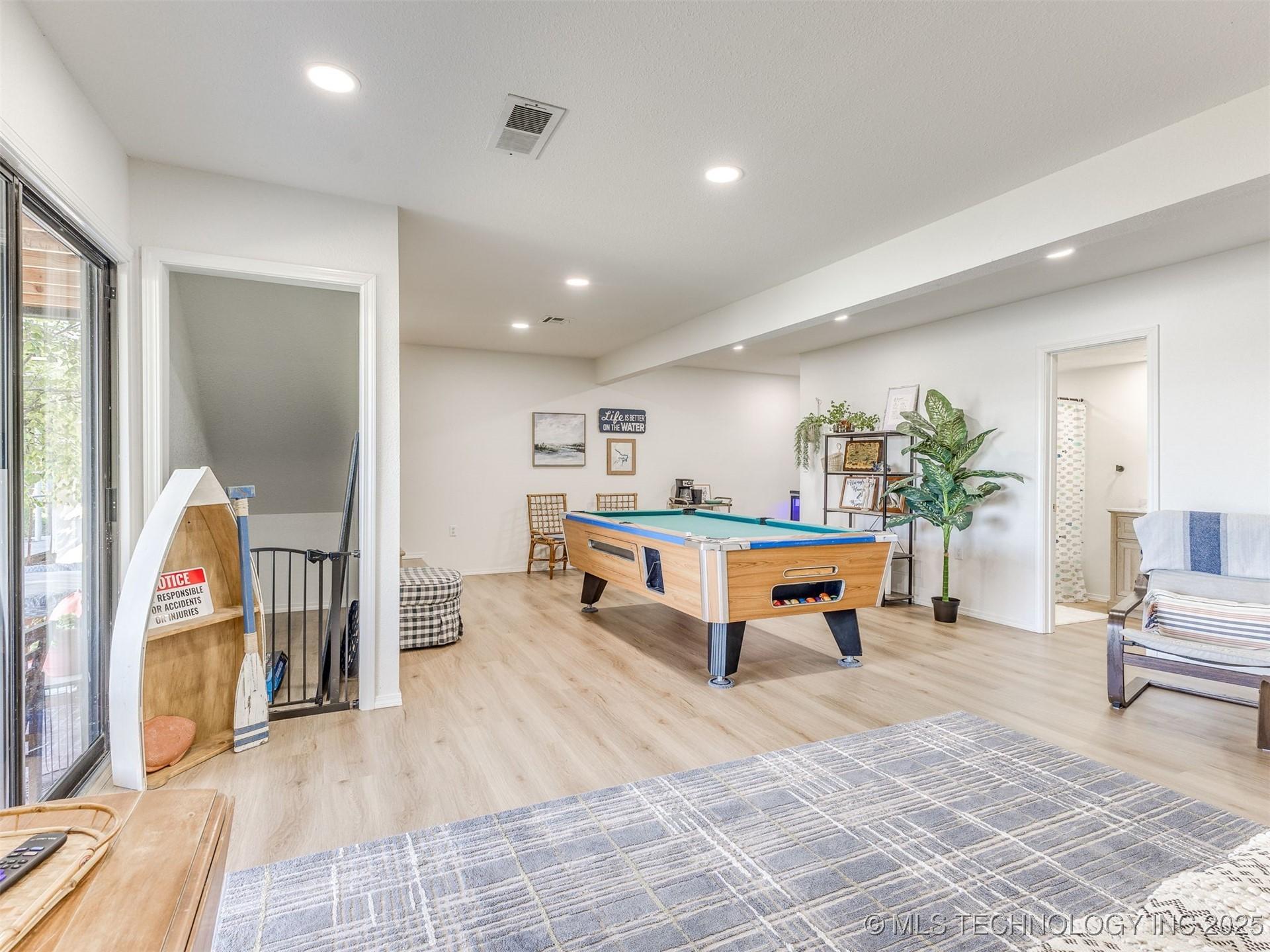 Mannford, Oklahoma, 74044, United States, 4 Bedrooms Bedrooms, ,3 BathroomsBathrooms,Residential,For Sale,1974696