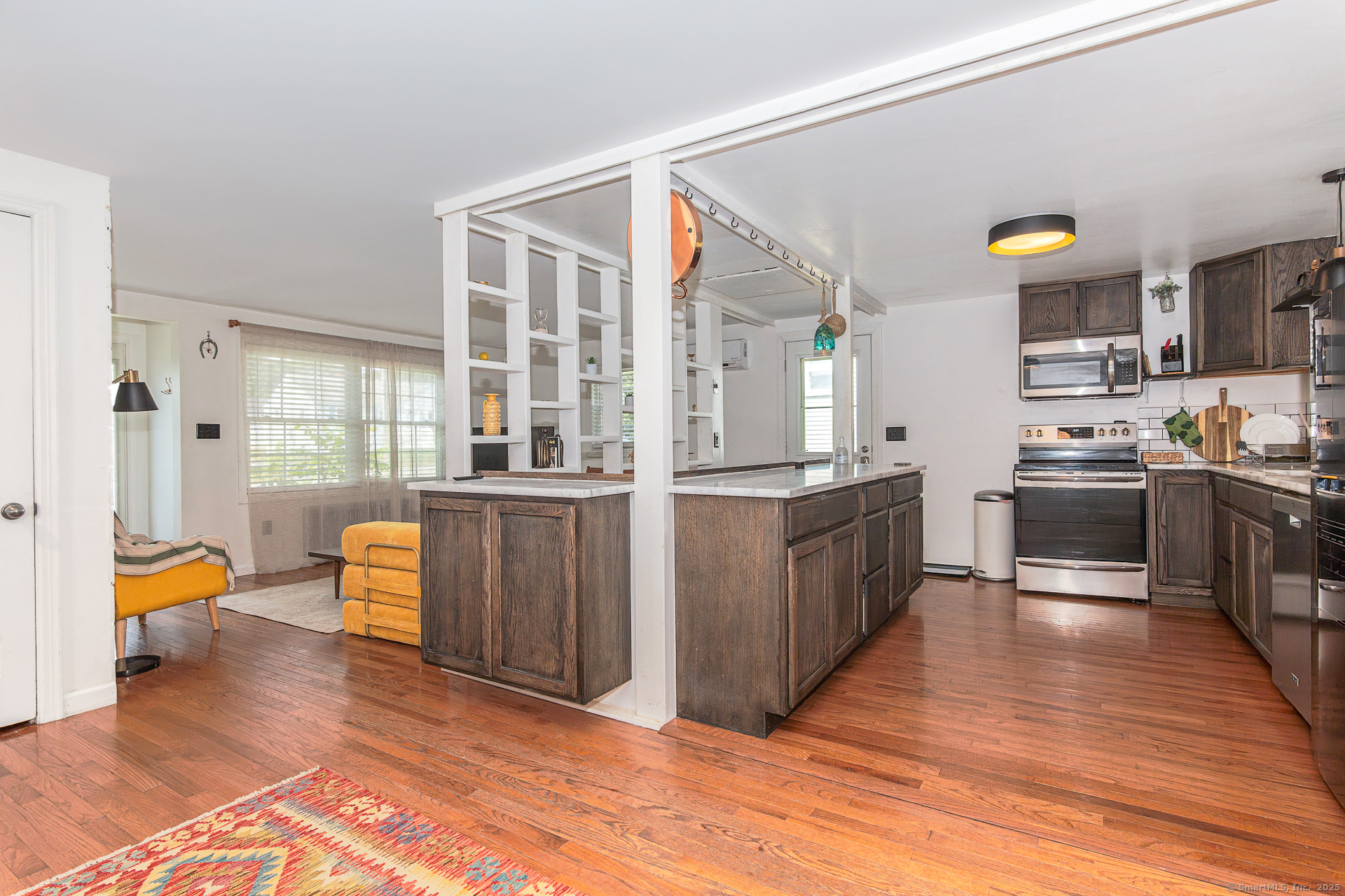 New London, Connecticut, 06320, United States, 2 Bedrooms Bedrooms, ,2 BathroomsBathrooms,Residential,For Sale,1895689