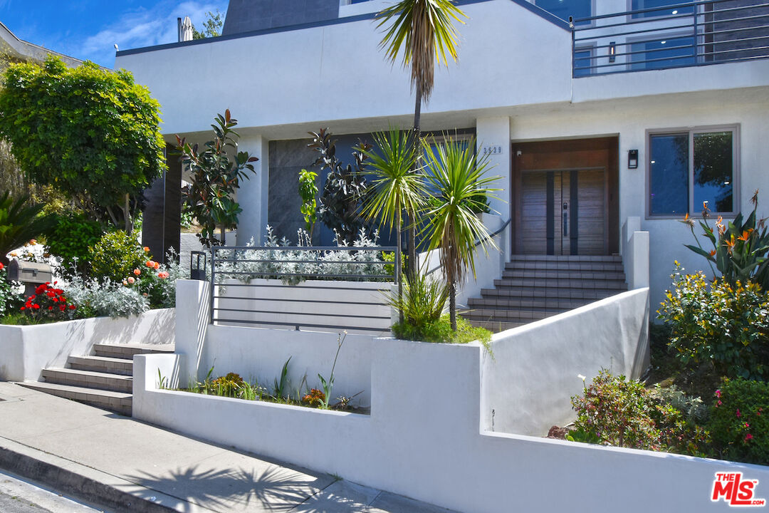 Sherman Oaks, California, 91403, United States, 4 Bedrooms Bedrooms, ,4 BathroomsBathrooms,Residential,For Sale,1794454