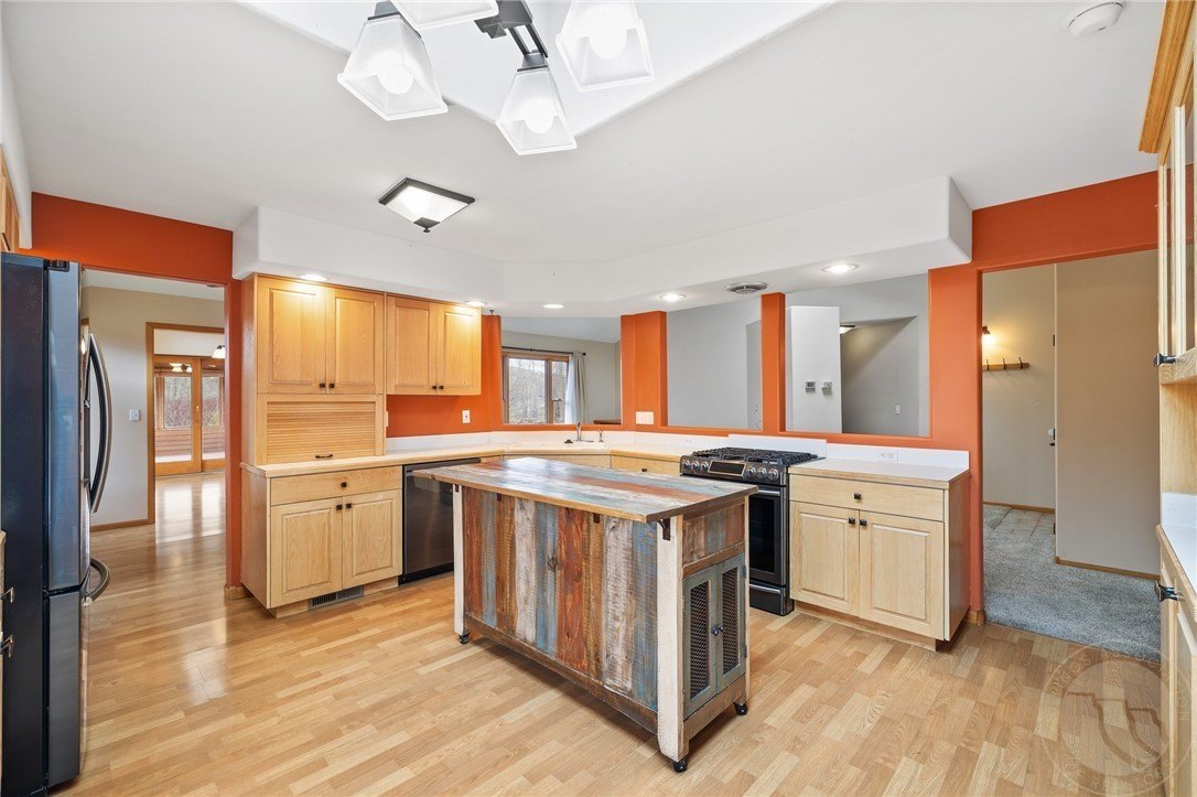 Absarokee, Montana, 59001, United States, 4 Bedrooms Bedrooms, ,4 BathroomsBathrooms,Residential,For Sale,1979121