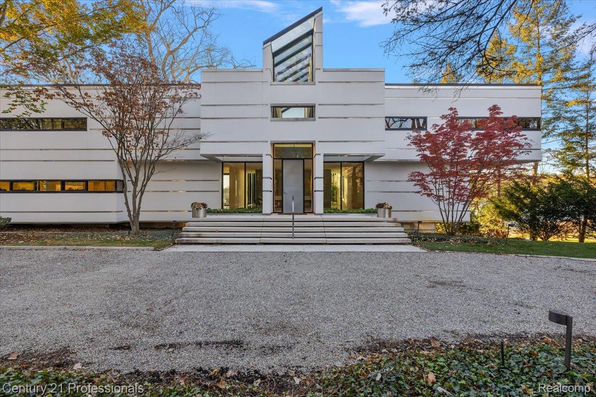 BloomfieldHills, Michigan, 48301, United States, 4 Bedrooms Bedrooms, ,5 BathroomsBathrooms,Residential,For Sale,1996516