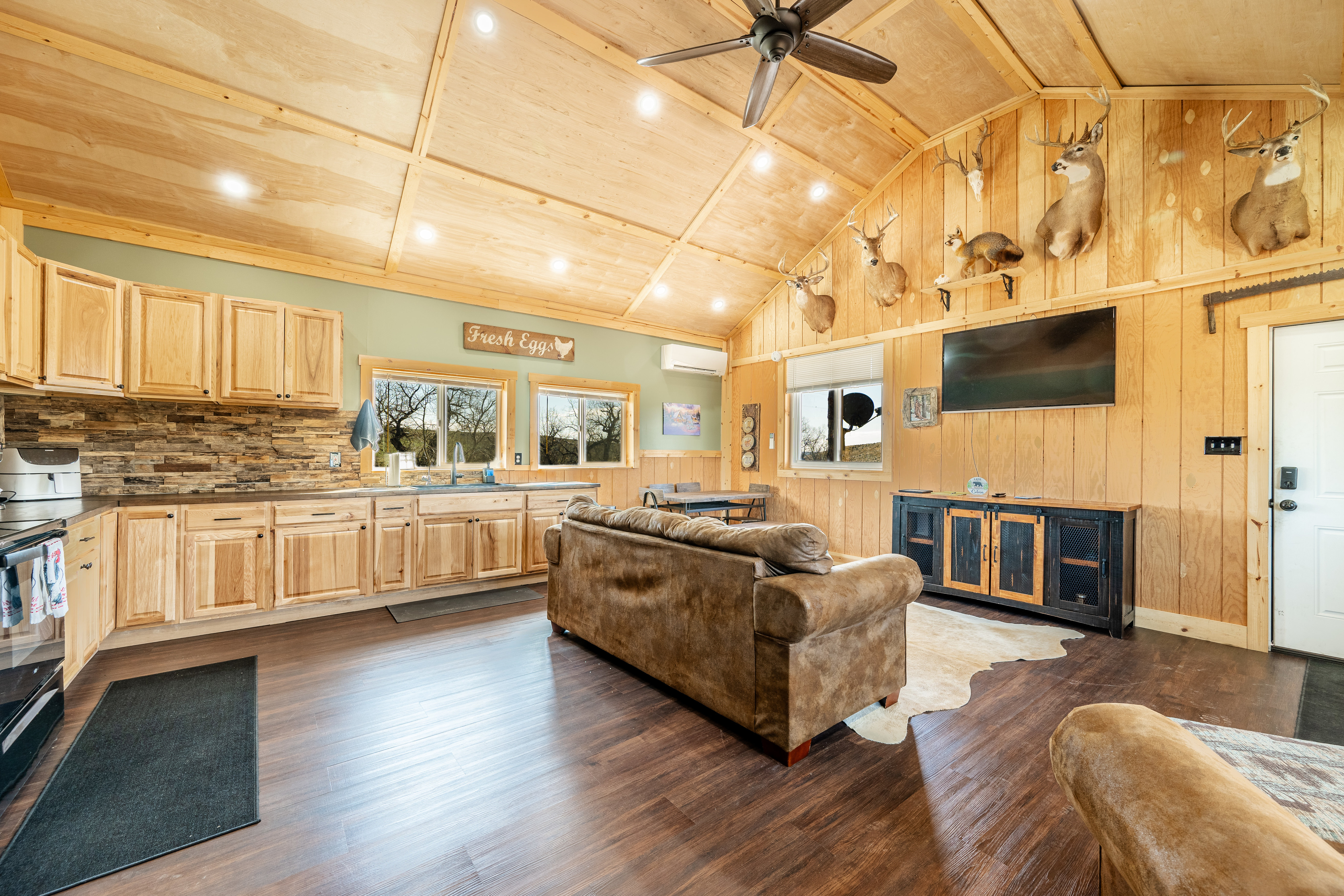 Ranchester, Wyoming, 82839, United States, 2 Bedrooms Bedrooms, ,1 BathroomBathrooms,Residential,For Sale,1813697