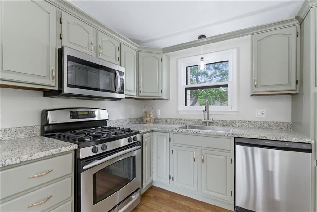 Warwick, Rhode Island, 02889, United States, 5 Bedrooms Bedrooms, ,3 BathroomsBathrooms,Residential,For Sale,2048258