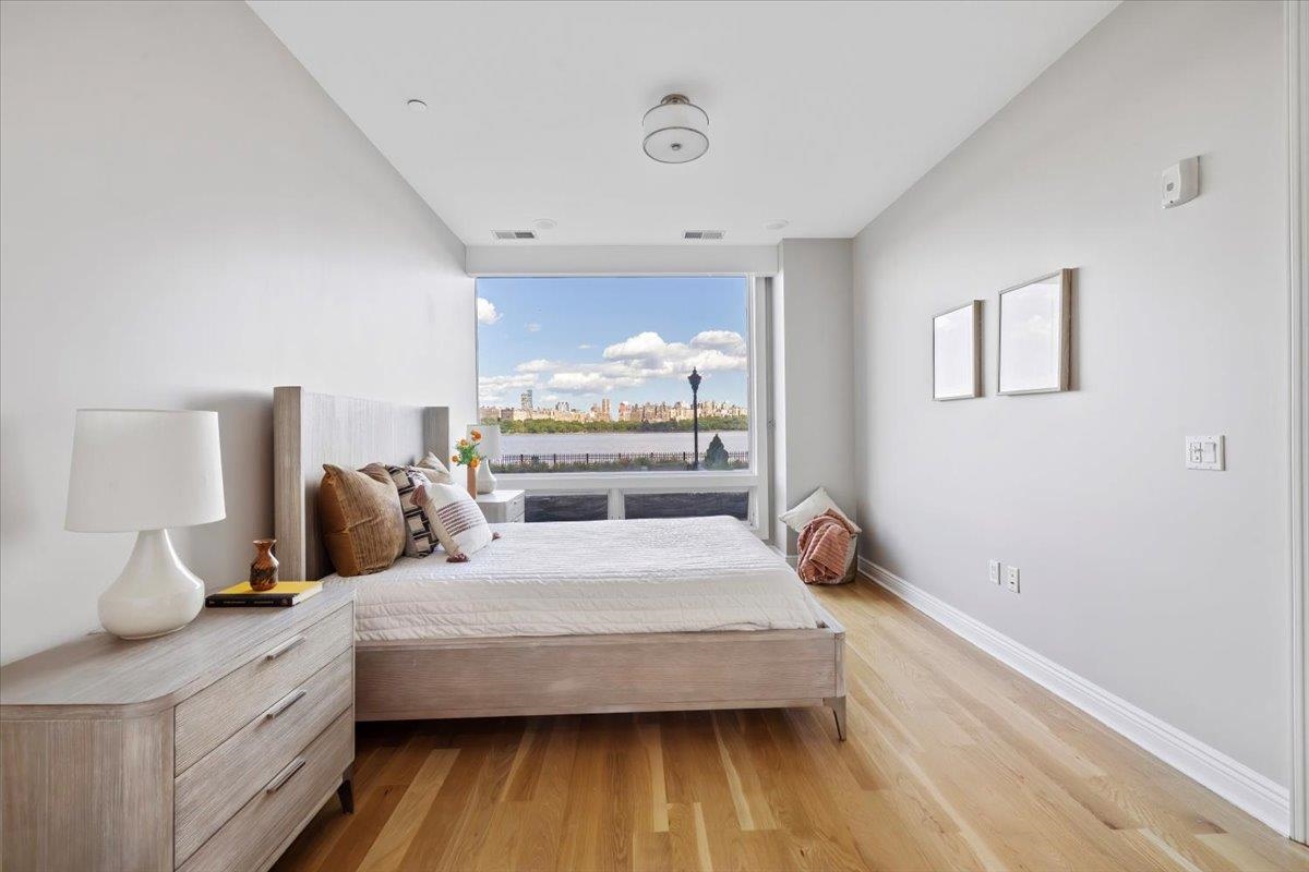 Edgewater, New Jersey, 07020, United States, 2 Bedrooms Bedrooms, ,2 BathroomsBathrooms,Residential,For Sale,1836744