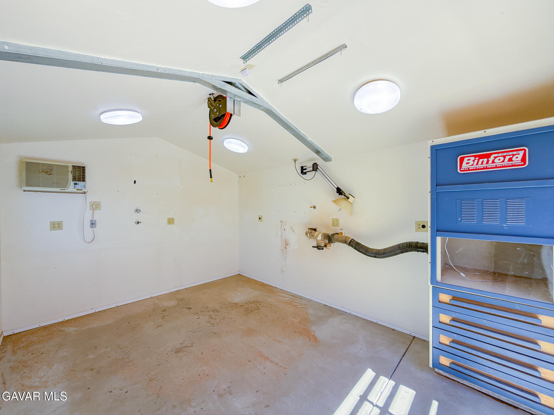Palmdale, California, 93550, United States, 4 Bedrooms Bedrooms, ,2 BathroomsBathrooms,Residential,For Sale,2028325