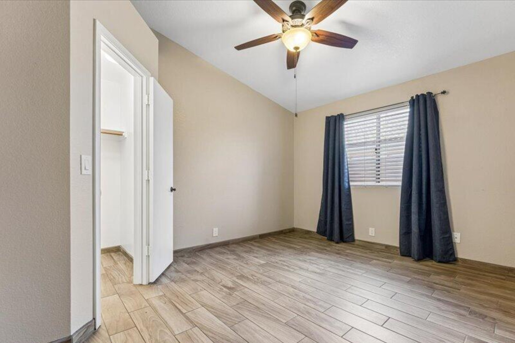  4327 E Siesta Lane¦Phoenix, AZ - 物件實景