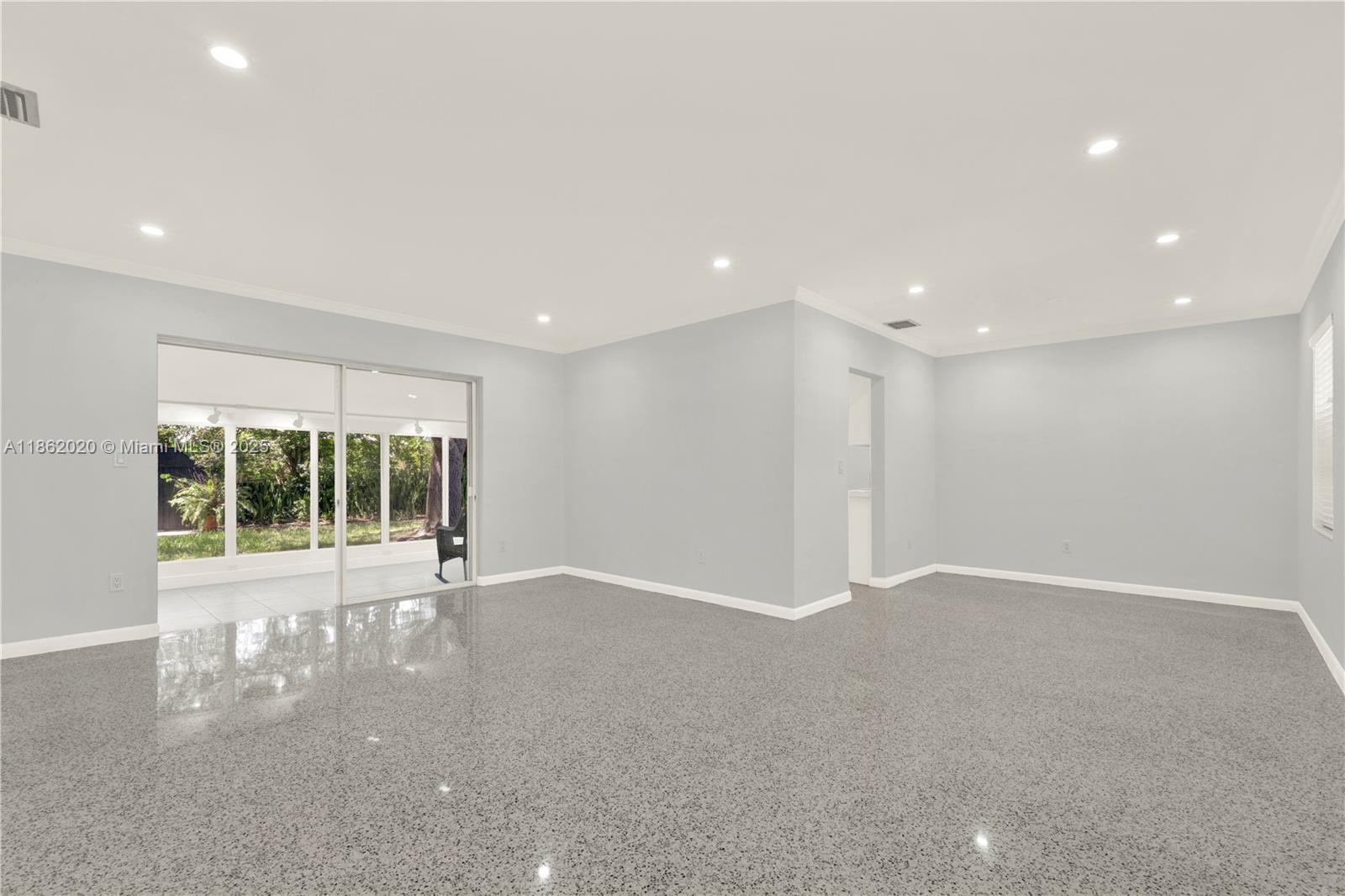 Miami, Florida, 33157, United States, 2 Bedrooms Bedrooms, ,1 BathroomBathrooms,Residential,For Sale,1932105