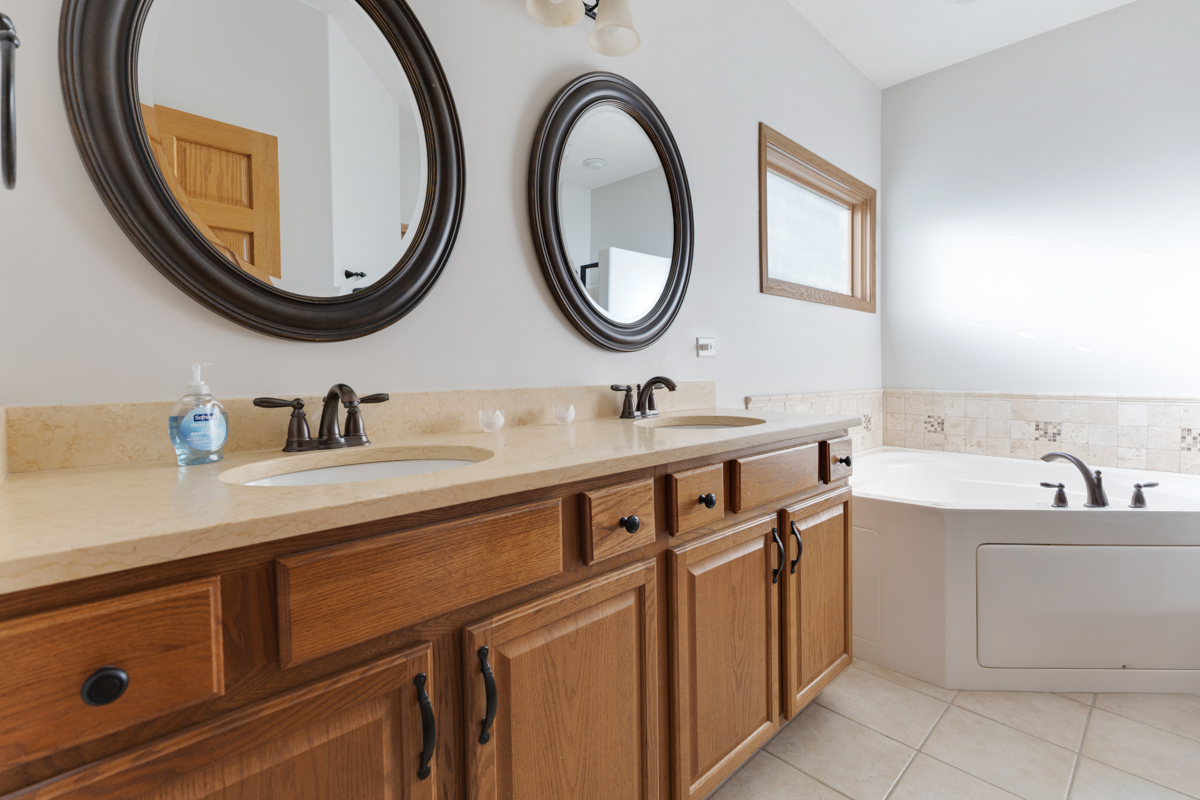 Hampshire, Illinois, 60140, United States, 3 Bedrooms Bedrooms, ,3 BathroomsBathrooms,Residential,For Sale,1978755