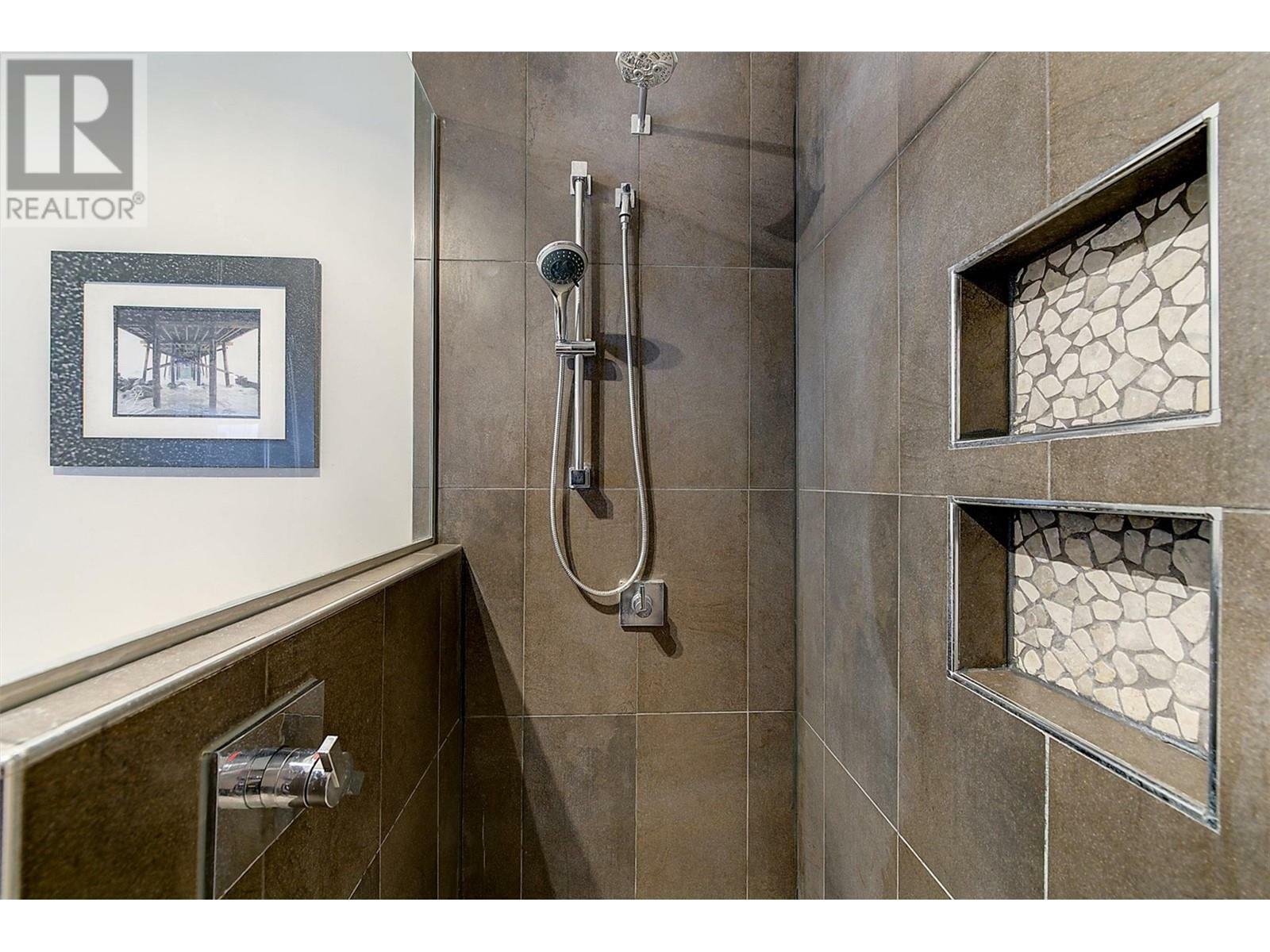 KELOWNA, British Columbia, V1V 2G6, CA, 5 Bedrooms Bedrooms, ,4 BathroomsBathrooms,Residential,For Sale,1838438