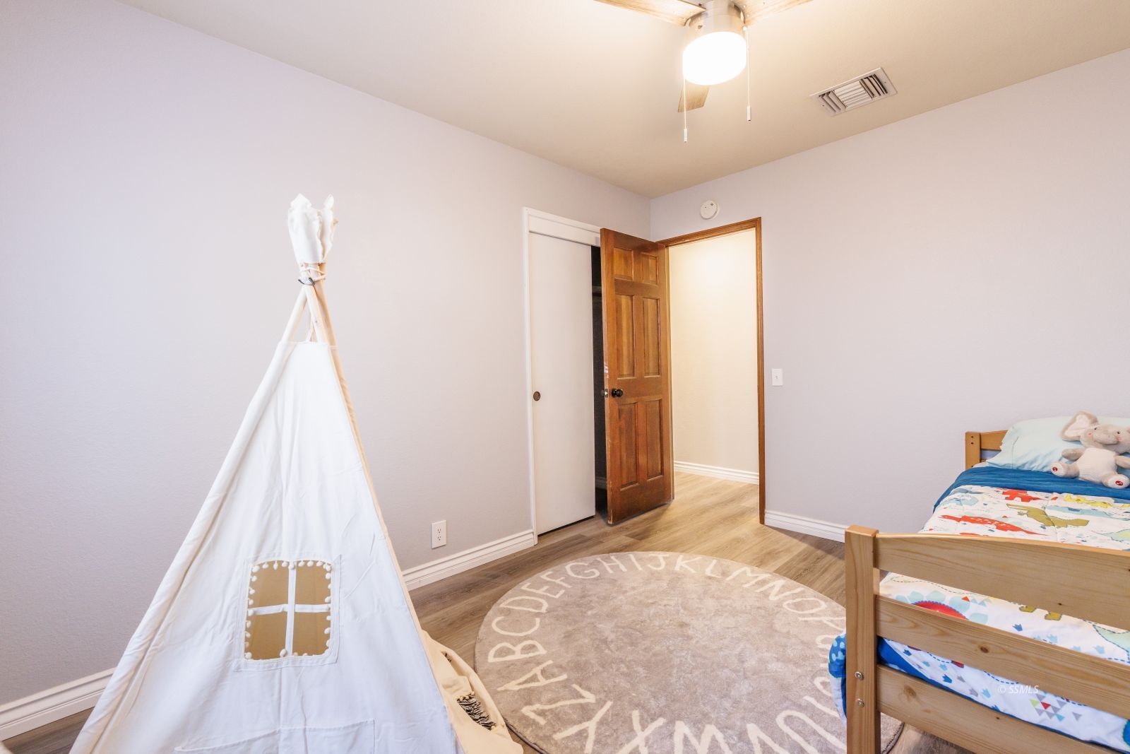 Ridgecrest, California, 93555, United States, 4 Bedrooms Bedrooms, ,3 BathroomsBathrooms,Residential,For Sale,1912187
