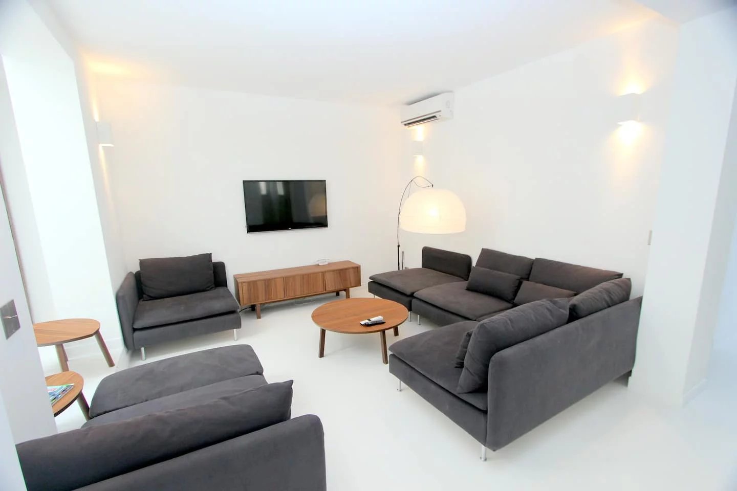 Port-Saint-Louis-du-Rhône, Provence-Alpes-Côte d?Azur, 13230, FR, 8 Bedrooms Bedrooms, ,6 BathroomsBathrooms,Residential,For Sale,1612582